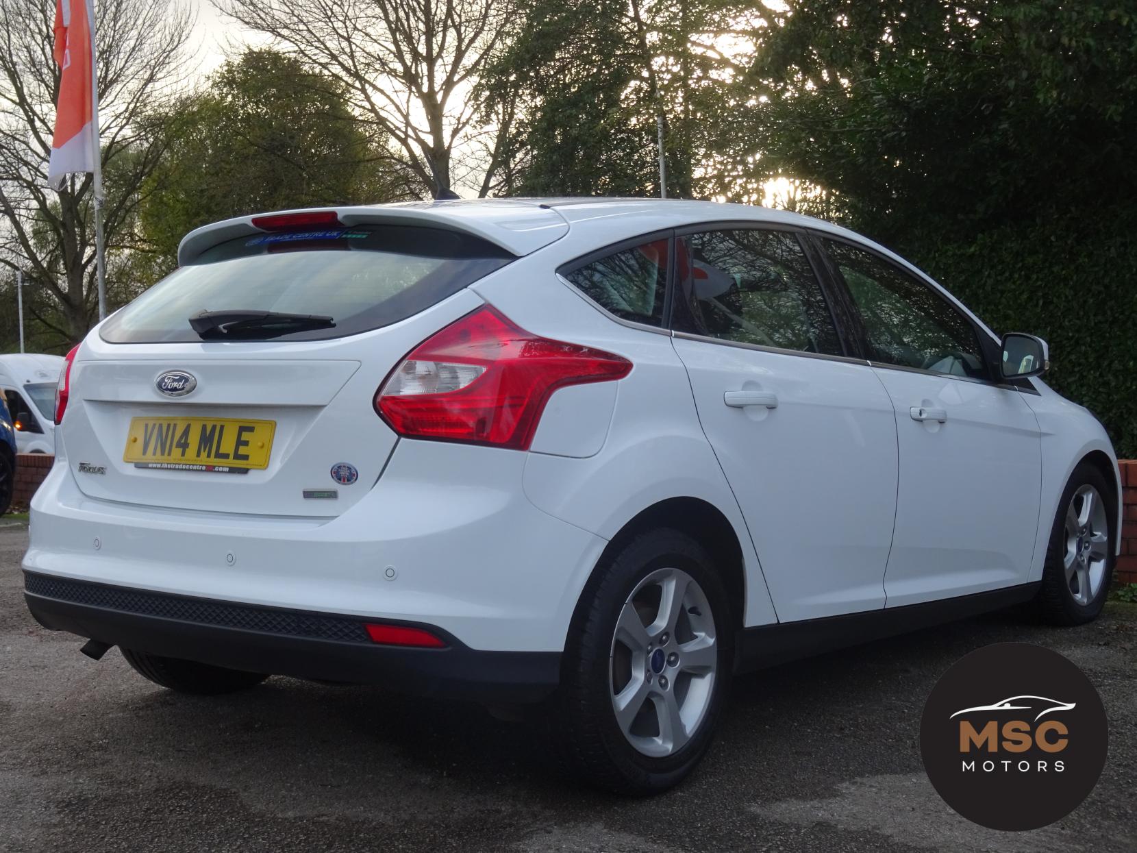 Ford Focus 1.0T EcoBoost Zetec Navigator Hatchback 5dr Petrol Manual Euro 5 (s/s) (125 ps)