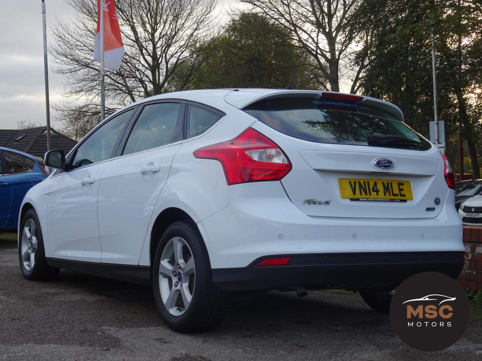 Ford Focus 1.0T EcoBoost Zetec Navigator Hatchback 5dr Petrol Manual Euro 5 (s/s) (125 ps)