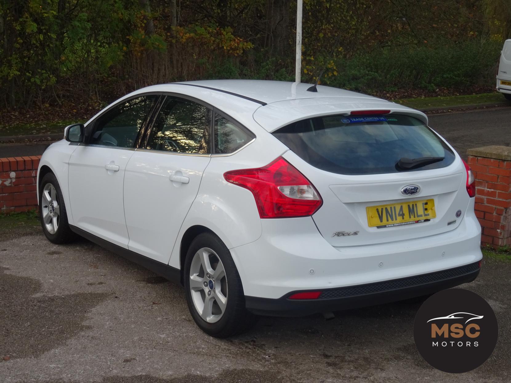 Ford Focus 1.0T EcoBoost Zetec Navigator Hatchback 5dr Petrol Manual Euro 5 (s/s) (125 ps)