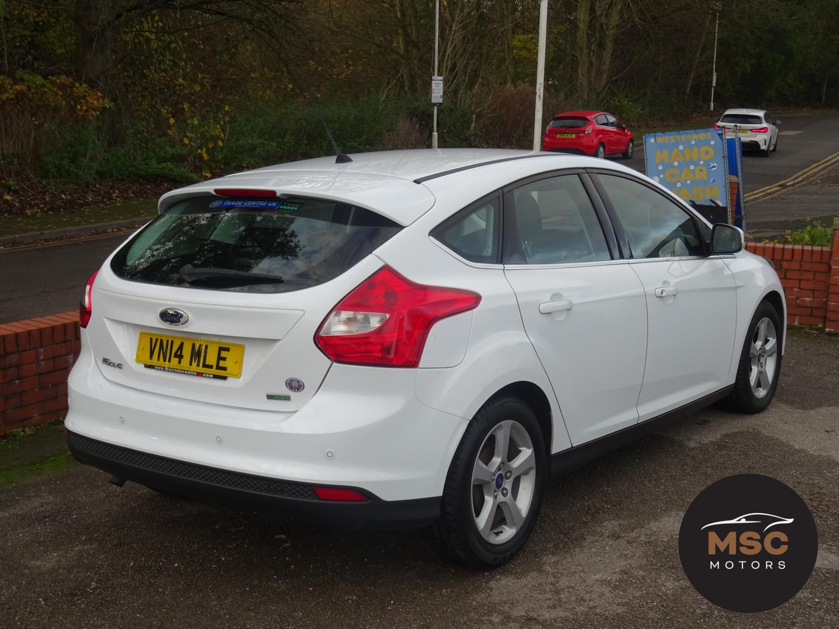 Ford Focus 1.0T EcoBoost Zetec Navigator Hatchback 5dr Petrol Manual Euro 5 (s/s) (125 ps)