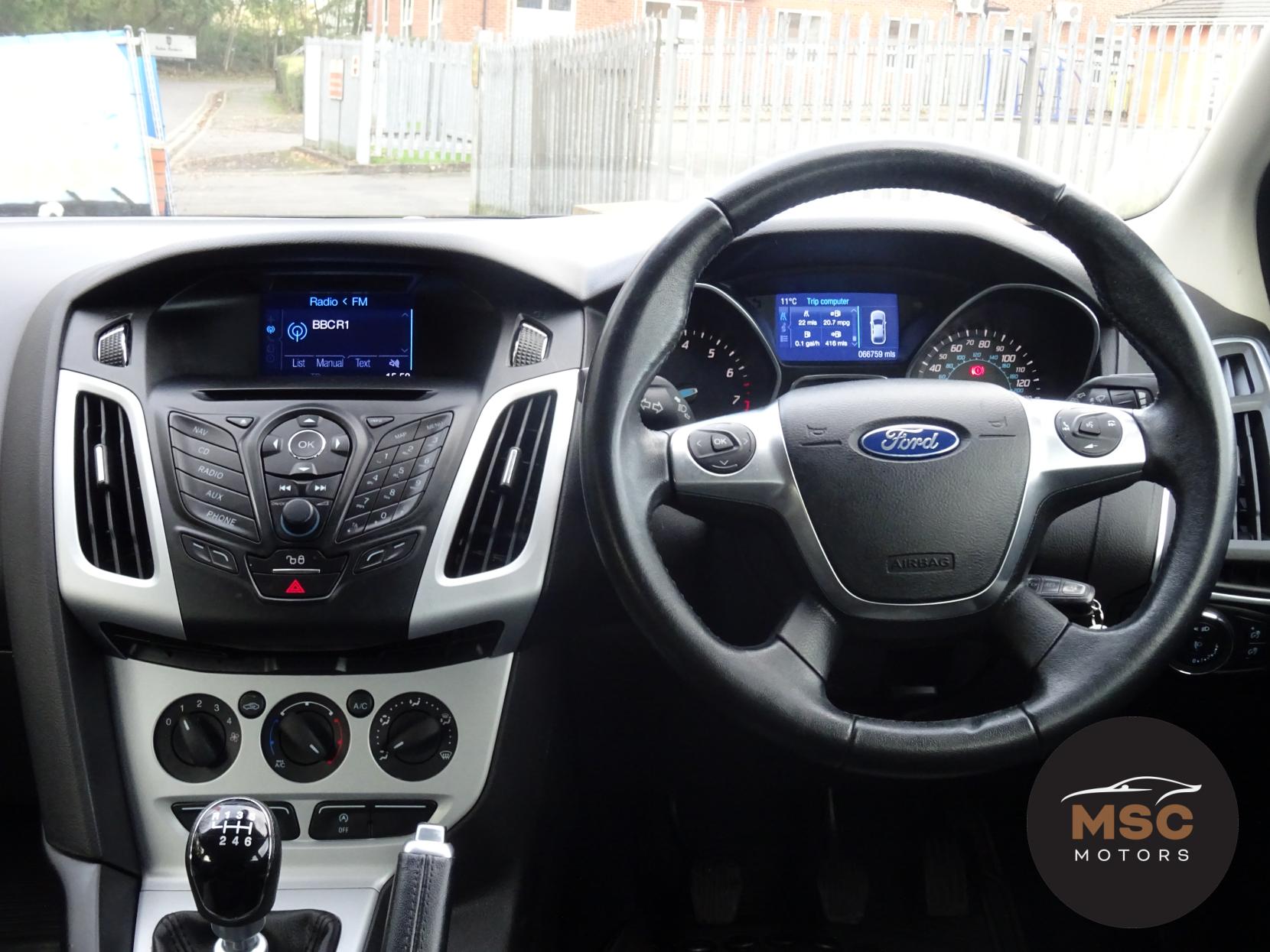 Ford Focus 1.0T EcoBoost Zetec Navigator Hatchback 5dr Petrol Manual Euro 5 (s/s) (125 ps)