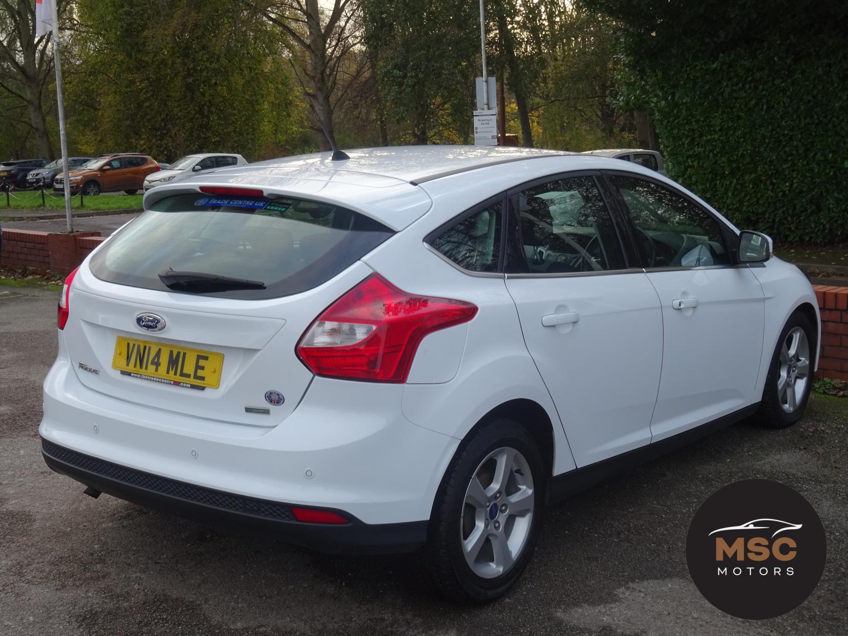 Ford Focus 1.0T EcoBoost Zetec Navigator Hatchback 5dr Petrol Manual Euro 5 (s/s) (125 ps)