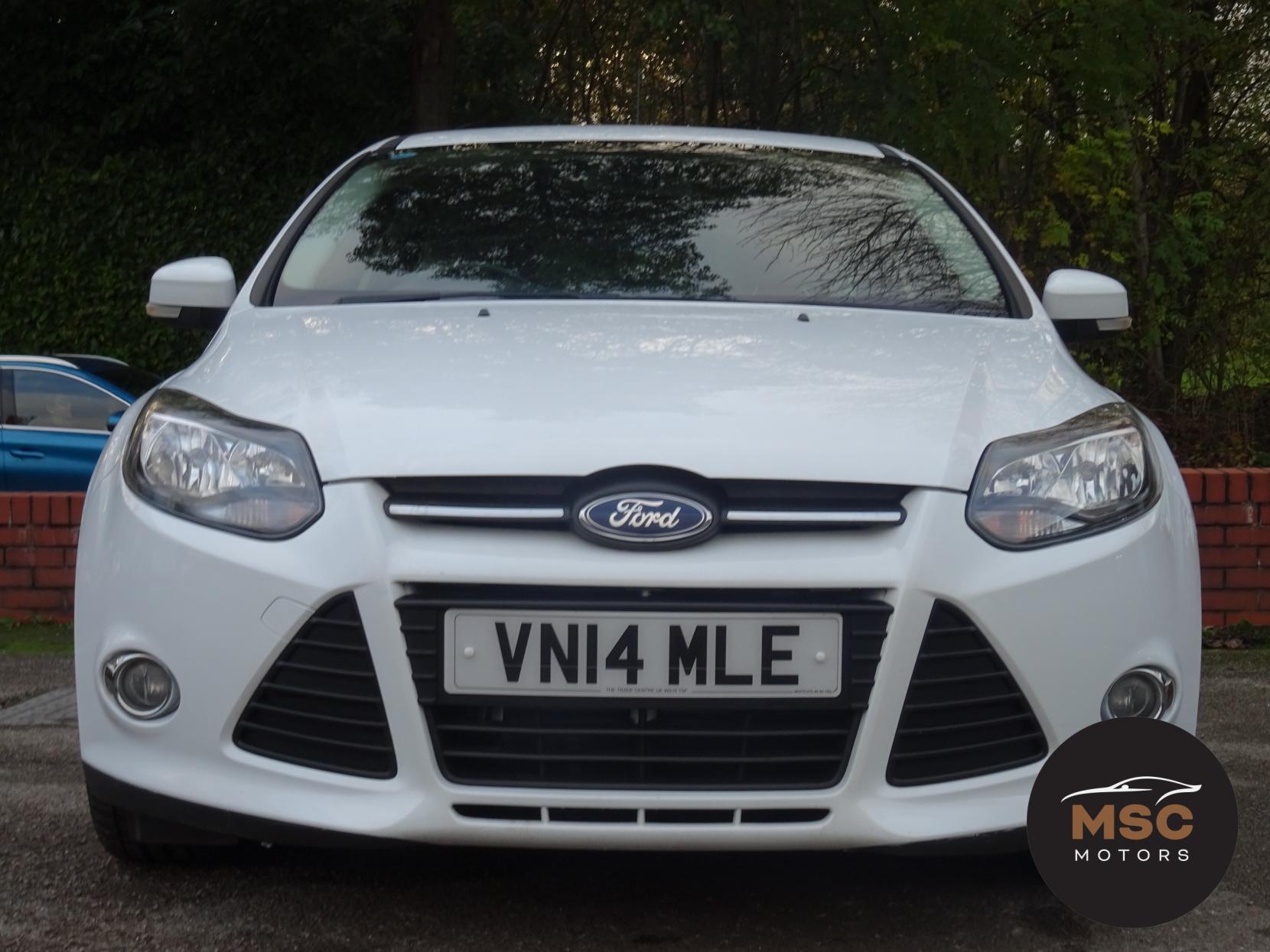 Ford Focus 1.0T EcoBoost Zetec Navigator Hatchback 5dr Petrol Manual Euro 5 (s/s) (125 ps)