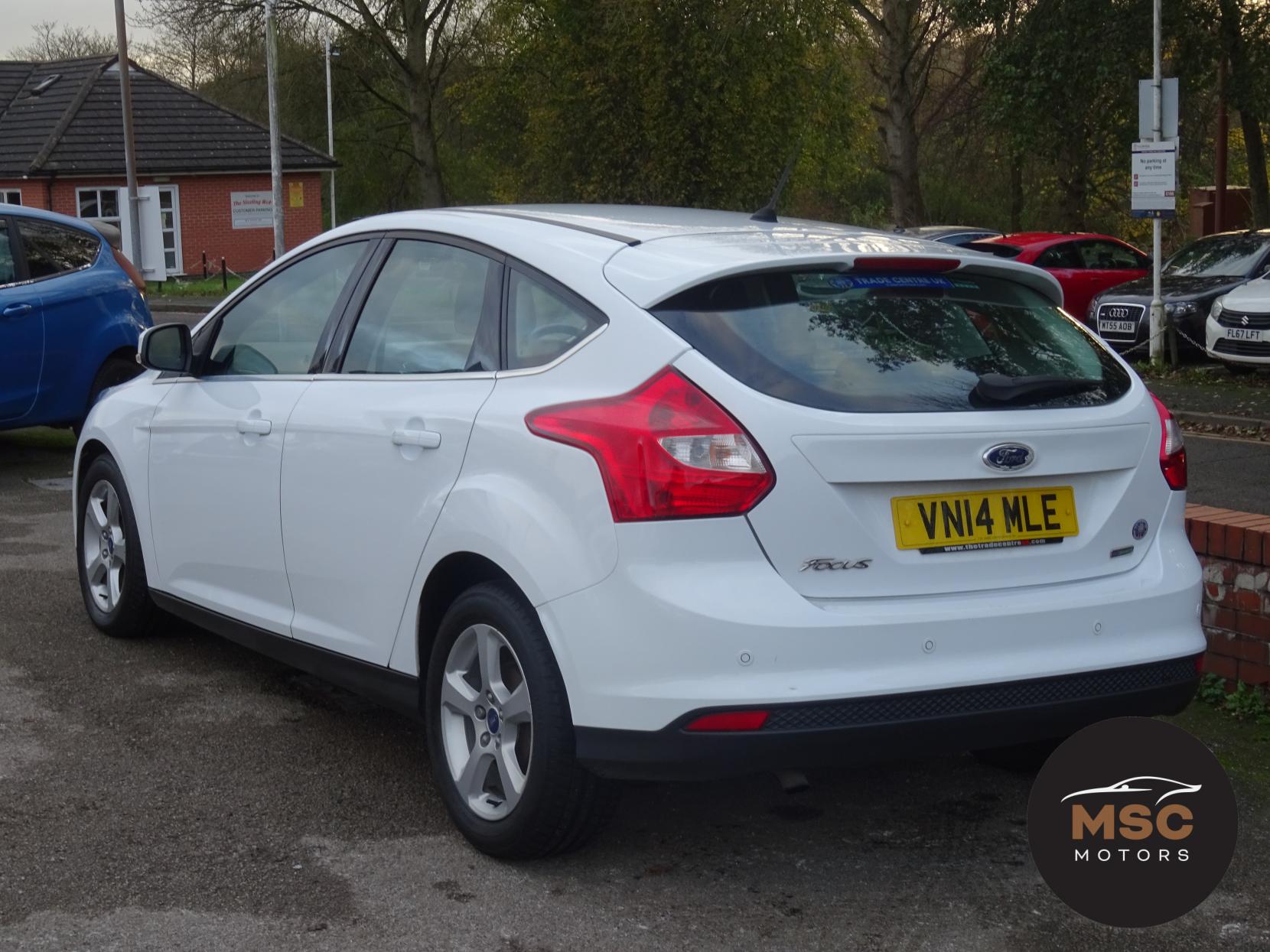 Ford Focus 1.0T EcoBoost Zetec Navigator Hatchback 5dr Petrol Manual Euro 5 (s/s) (125 ps)