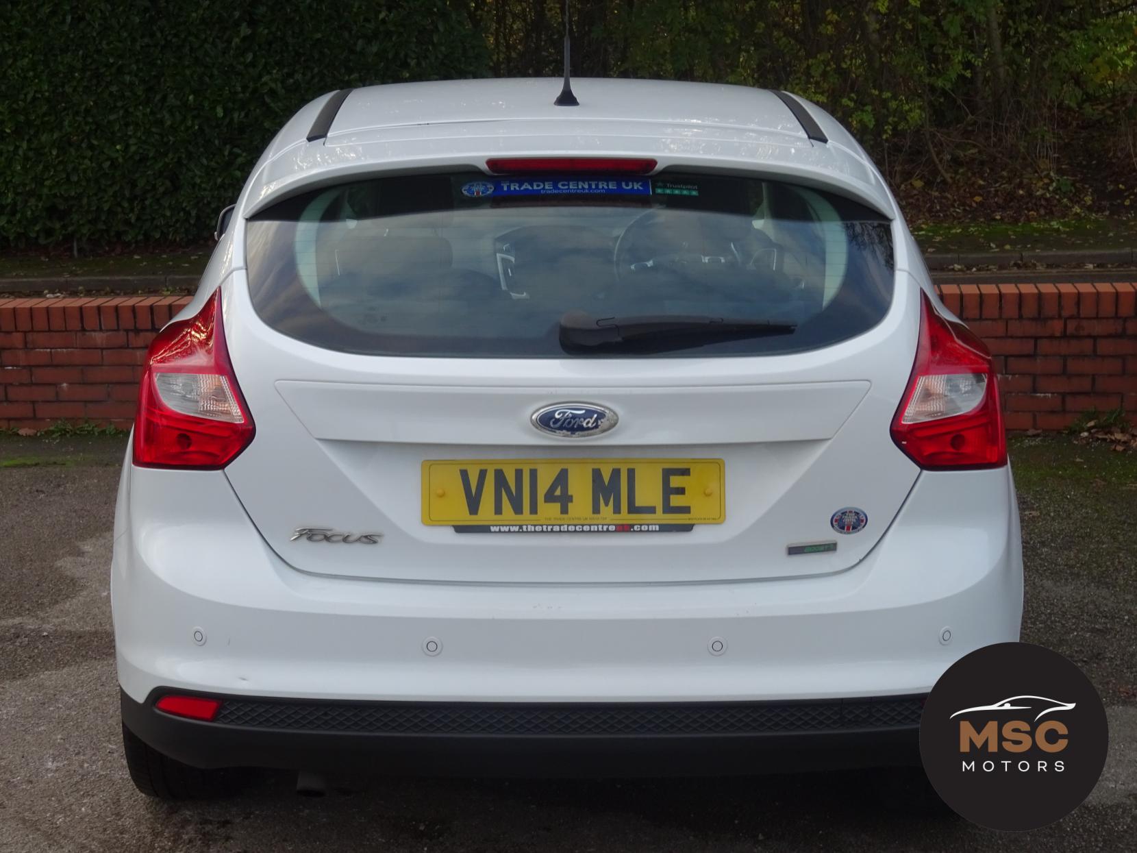 Ford Focus 1.0T EcoBoost Zetec Navigator Hatchback 5dr Petrol Manual Euro 5 (s/s) (125 ps)