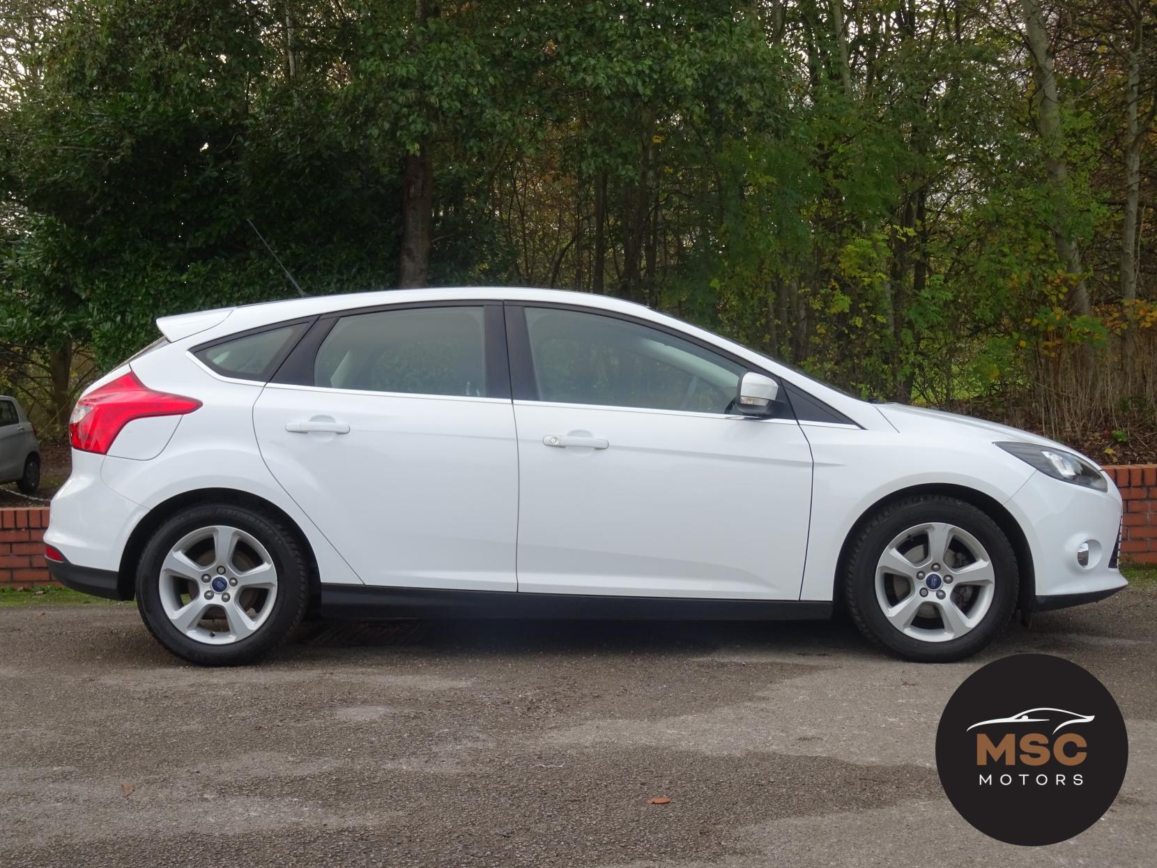 Ford Focus 1.0T EcoBoost Zetec Navigator Hatchback 5dr Petrol Manual Euro 5 (s/s) (125 ps)