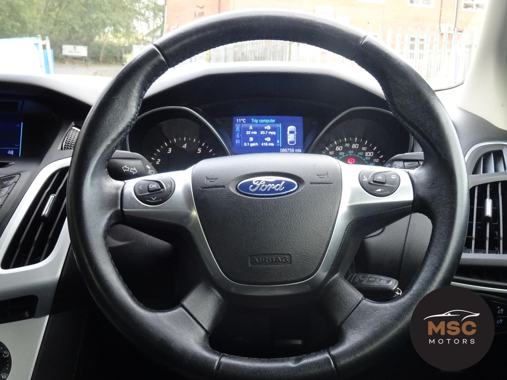 Ford Focus 1.0T EcoBoost Zetec Navigator Hatchback 5dr Petrol Manual Euro 5 (s/s) (125 ps)