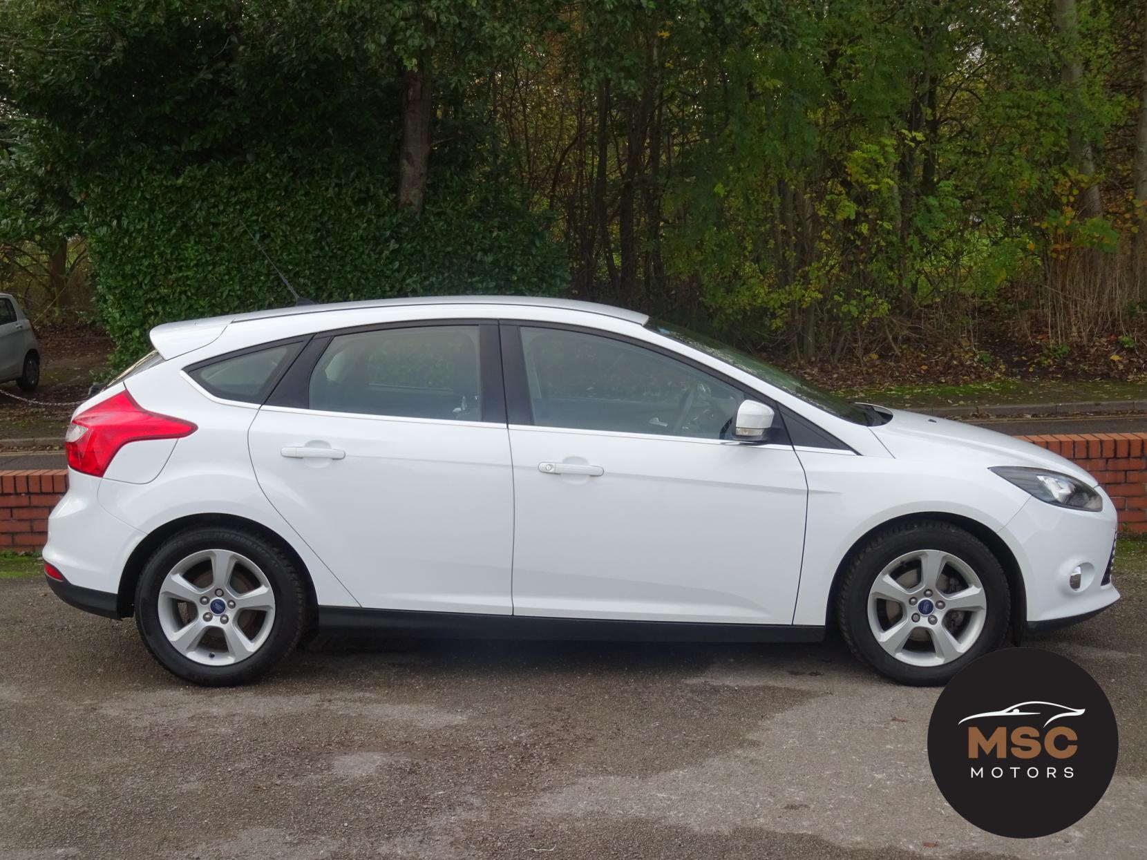 Ford Focus 1.0T EcoBoost Zetec Navigator Hatchback 5dr Petrol Manual Euro 5 (s/s) (125 ps)