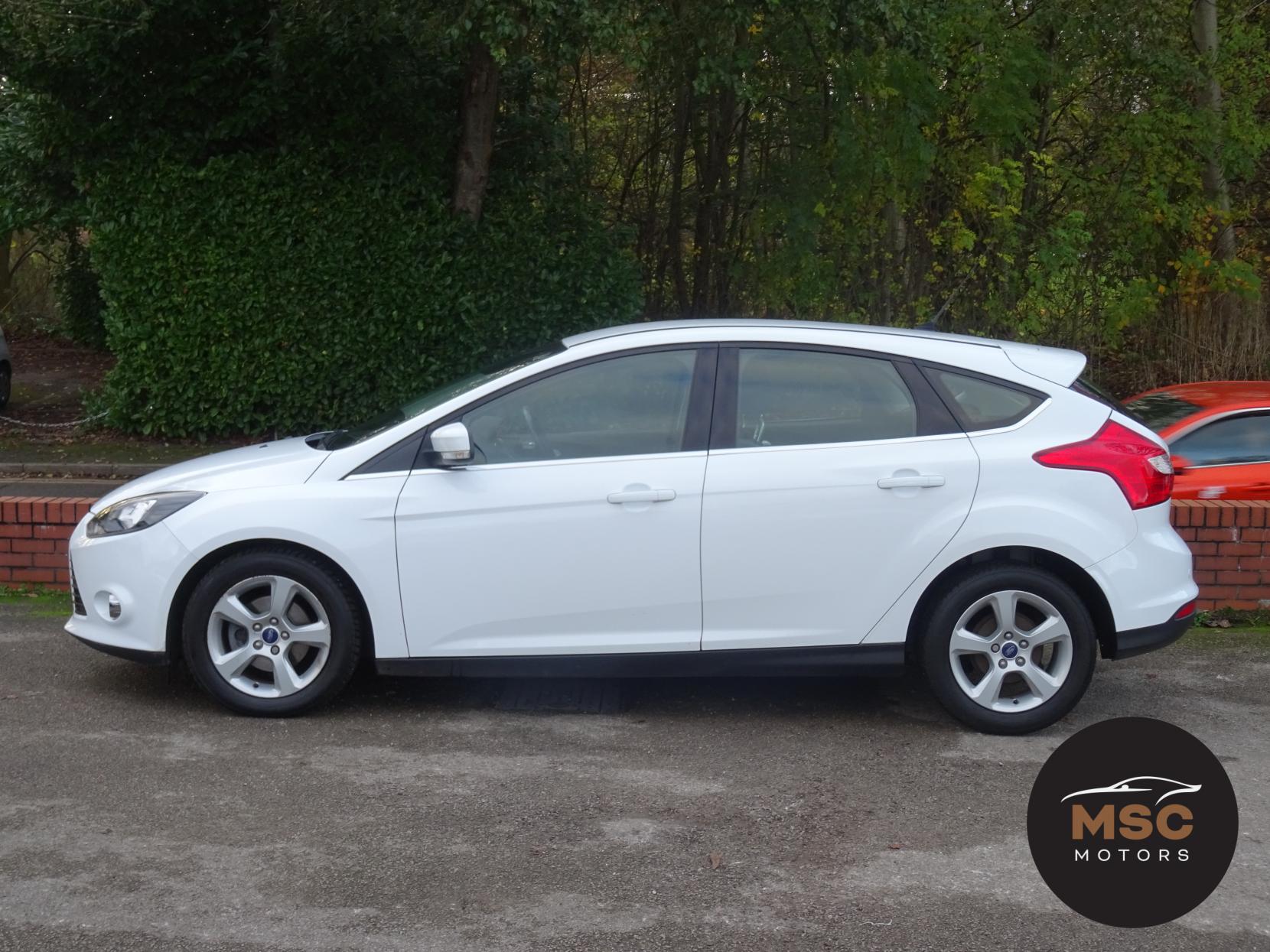 Ford Focus 1.0T EcoBoost Zetec Navigator Hatchback 5dr Petrol Manual Euro 5 (s/s) (125 ps)