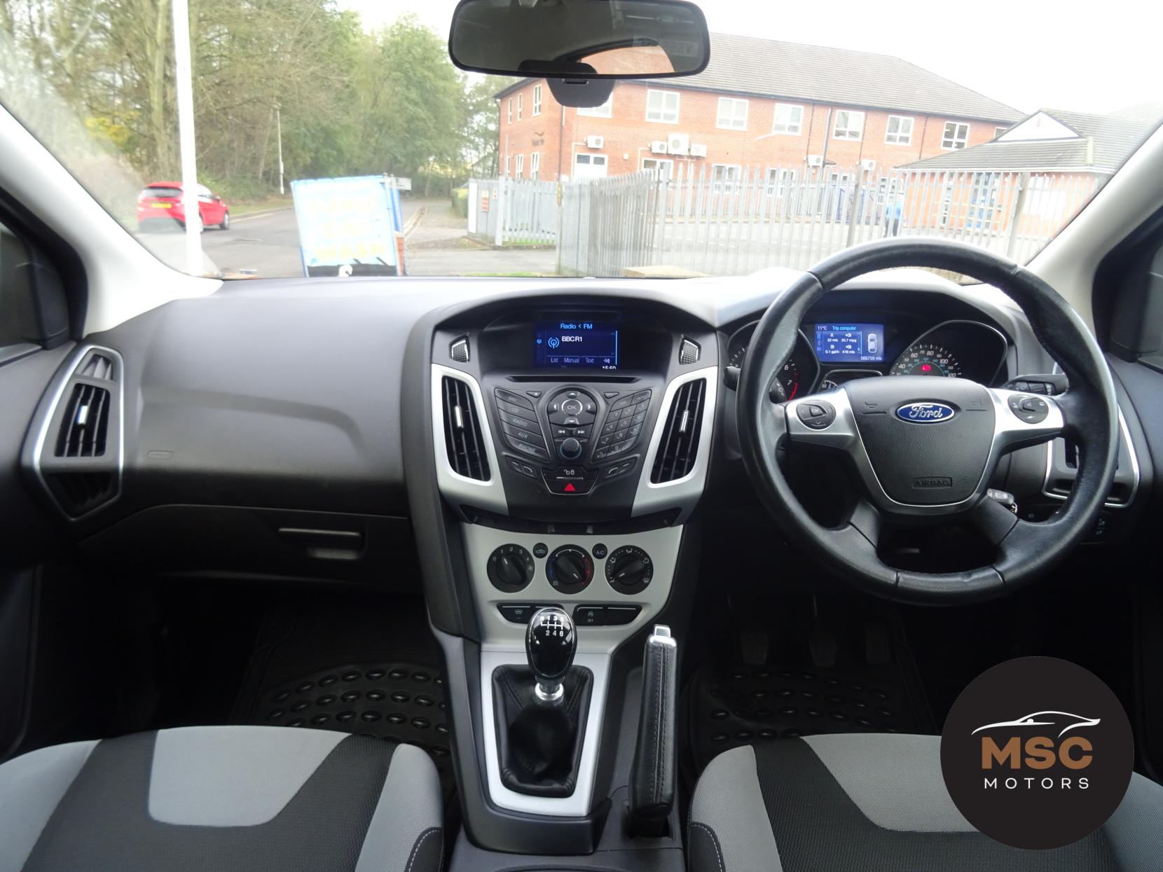 Ford Focus 1.0T EcoBoost Zetec Navigator Hatchback 5dr Petrol Manual Euro 5 (s/s) (125 ps)