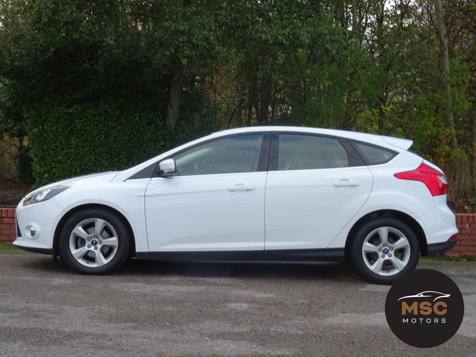 Ford Focus 1.0T EcoBoost Zetec Navigator Hatchback 5dr Petrol Manual Euro 5 (s/s) (125 ps)