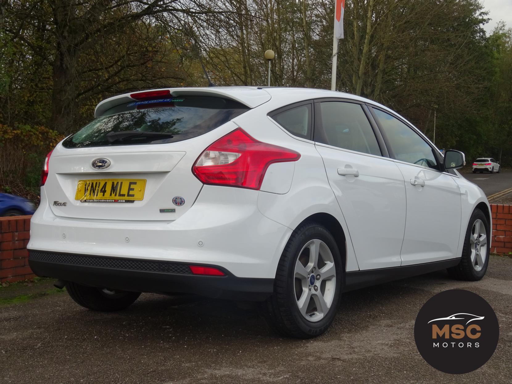 Ford Focus 1.0T EcoBoost Zetec Navigator Hatchback 5dr Petrol Manual Euro 5 (s/s) (125 ps)