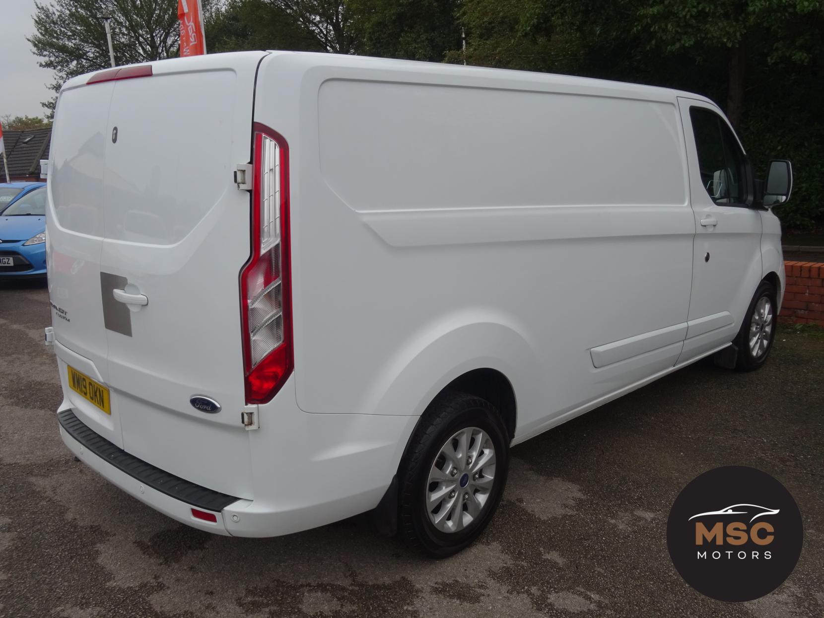 Ford Transit Custom 2.0 300 EcoBlue Limited Panel Van 5dr Diesel Manual L2 H1 Euro 6 (130 ps)