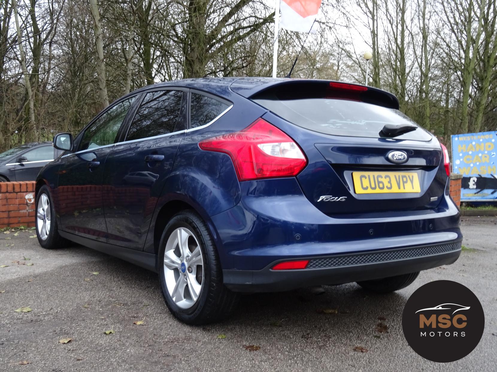 Ford Focus 1.0T EcoBoost Zetec Hatchback 5dr Petrol Manual Euro 5 (s/s) (125 ps)