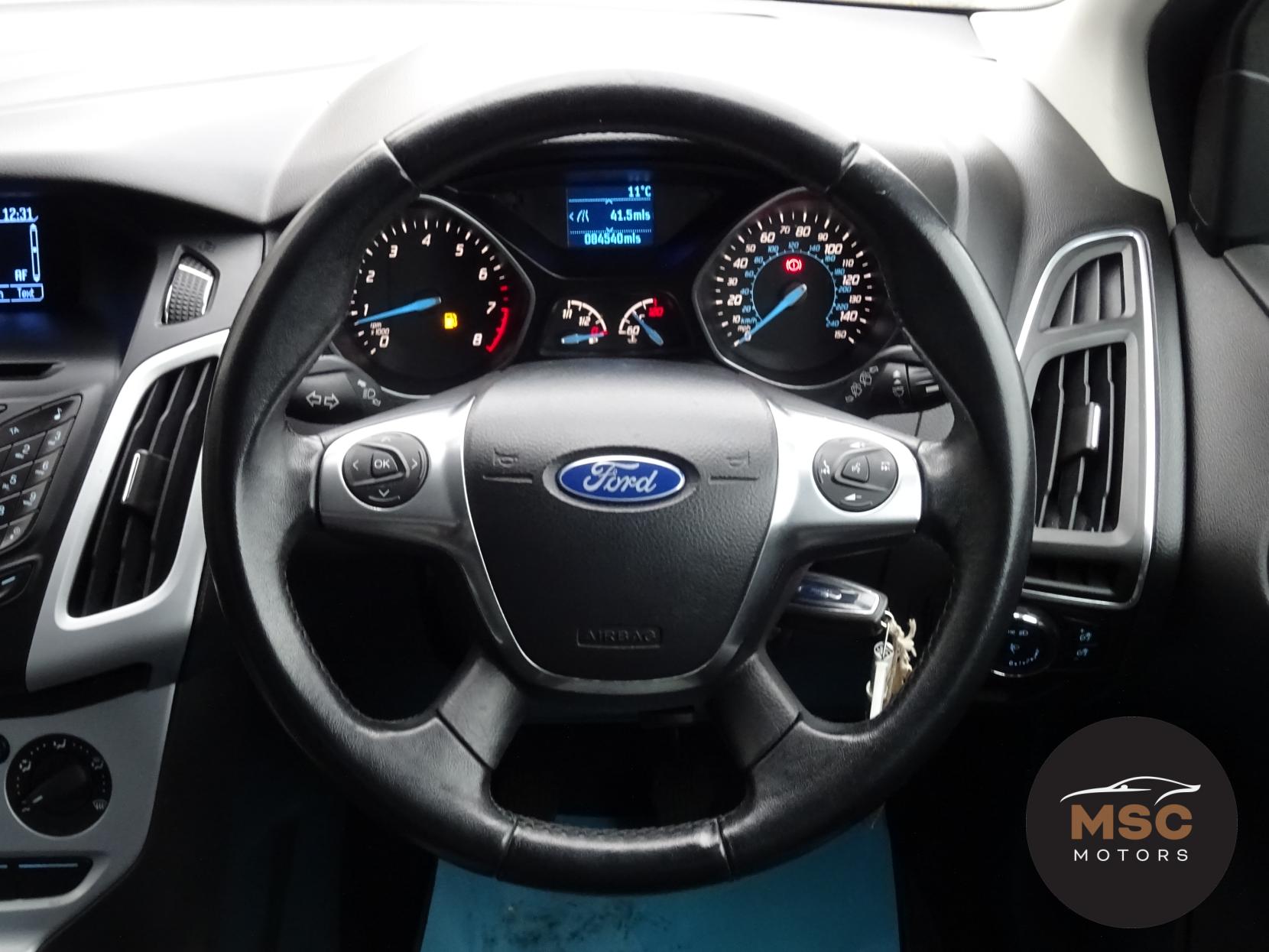 Ford Focus 1.0T EcoBoost Zetec Hatchback 5dr Petrol Manual Euro 5 (s/s) (125 ps)