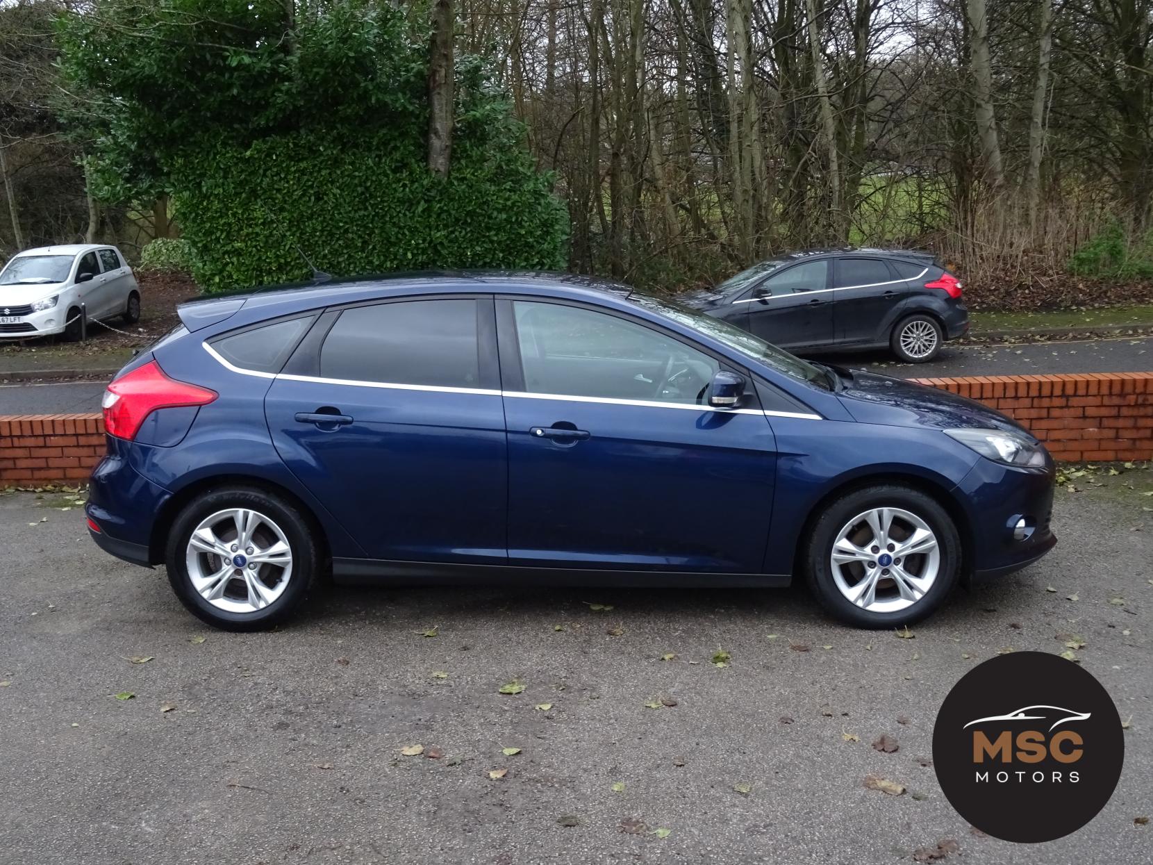 Ford Focus 1.0T EcoBoost Zetec Hatchback 5dr Petrol Manual Euro 5 (s/s) (125 ps)