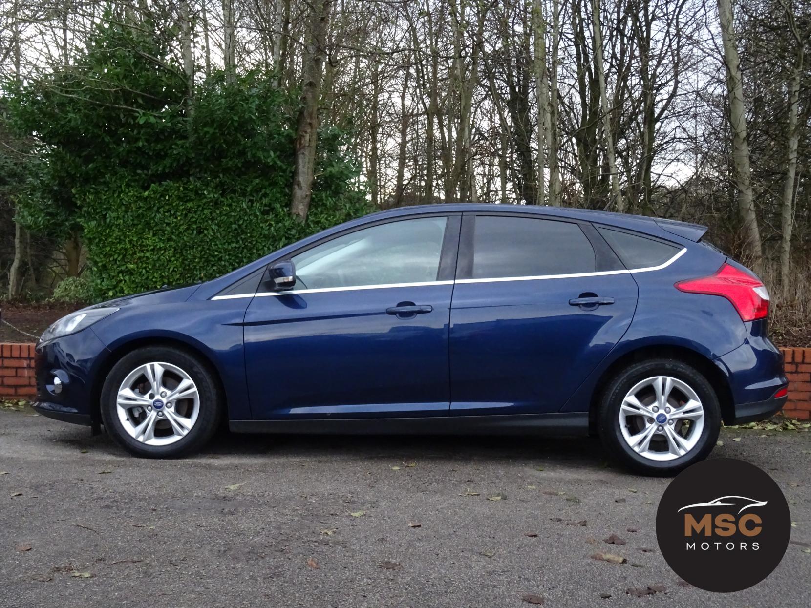 Ford Focus 1.0T EcoBoost Zetec Hatchback 5dr Petrol Manual Euro 5 (s/s) (125 ps)