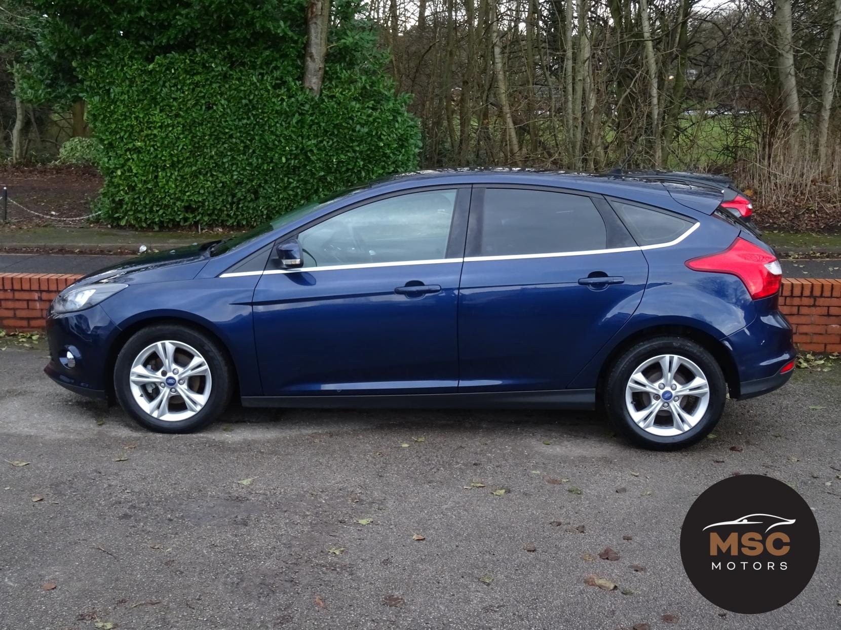 Ford Focus 1.0T EcoBoost Zetec Hatchback 5dr Petrol Manual Euro 5 (s/s) (125 ps)