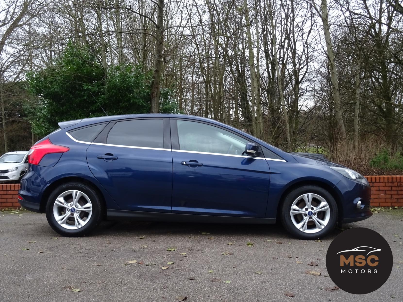 Ford Focus 1.0T EcoBoost Zetec Hatchback 5dr Petrol Manual Euro 5 (s/s) (125 ps)