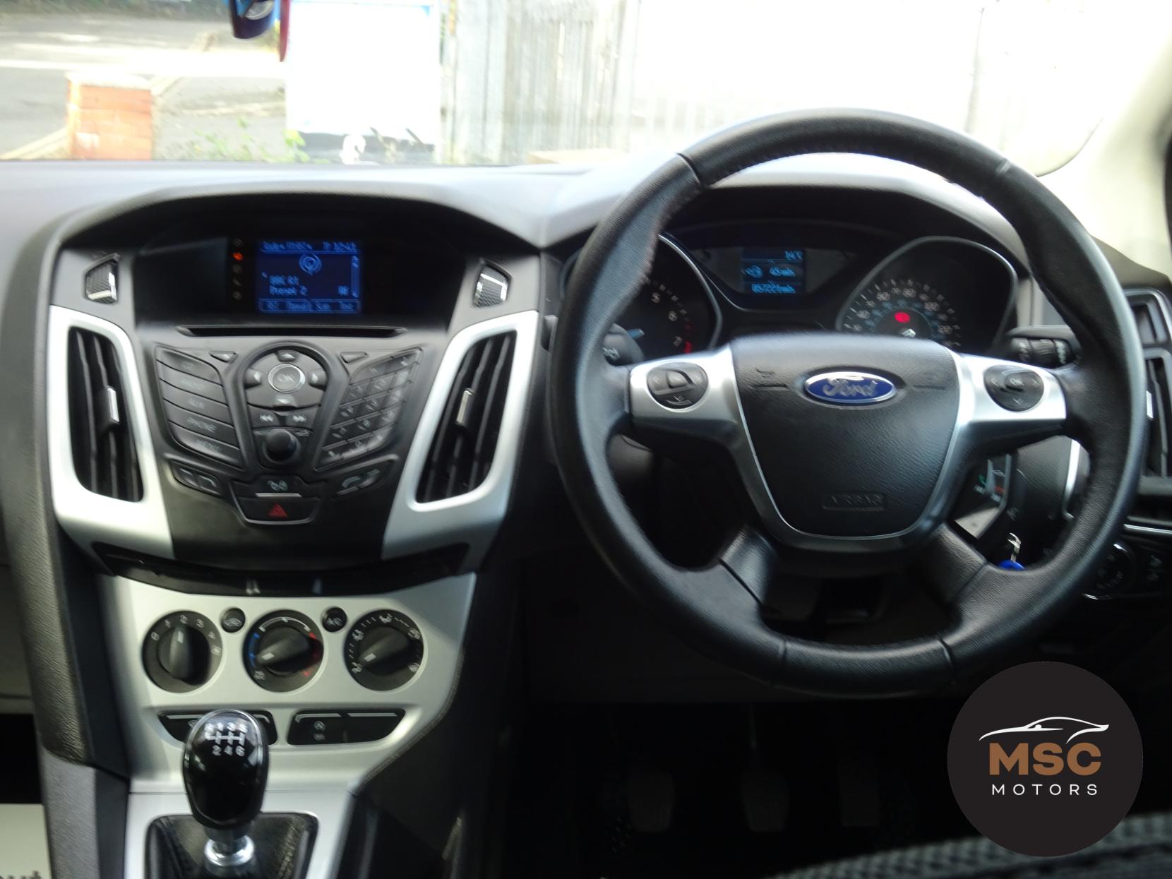 Ford Focus 1.0T EcoBoost Zetec Hatchback 5dr Petrol Manual Euro 5 (s/s) (125 ps)