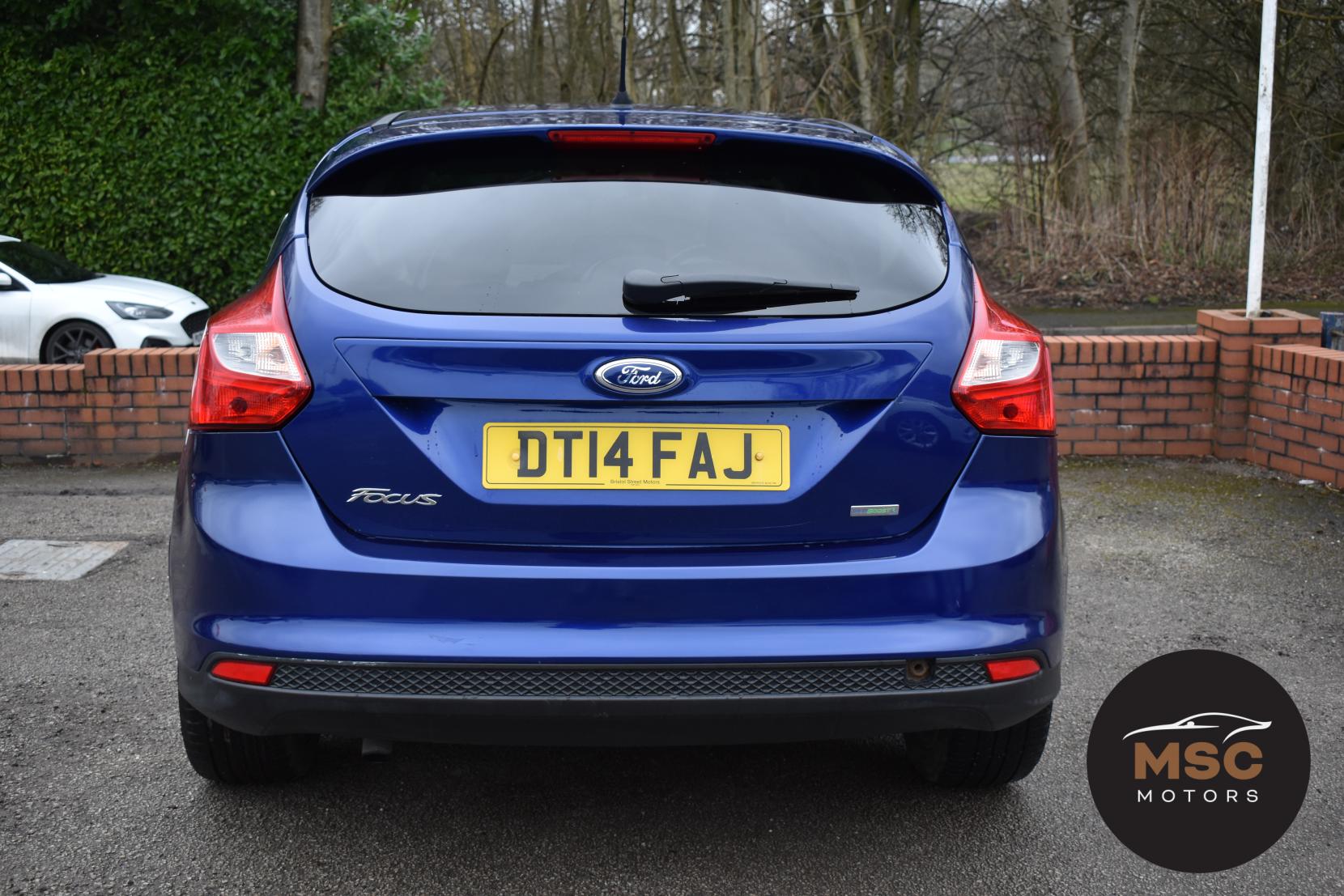 Ford Focus 1.0T EcoBoost Zetec Hatchback 5dr Petrol Manual Euro 5 (s/s) (125 ps)