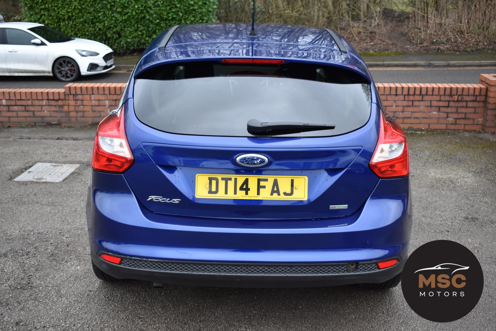 Ford Focus 1.0T EcoBoost Zetec Hatchback 5dr Petrol Manual Euro 5 (s/s) (125 ps)