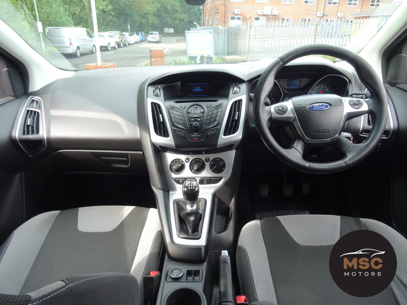 Ford Focus 1.0T EcoBoost Zetec Hatchback 5dr Petrol Manual Euro 5 (s/s) (125 ps)