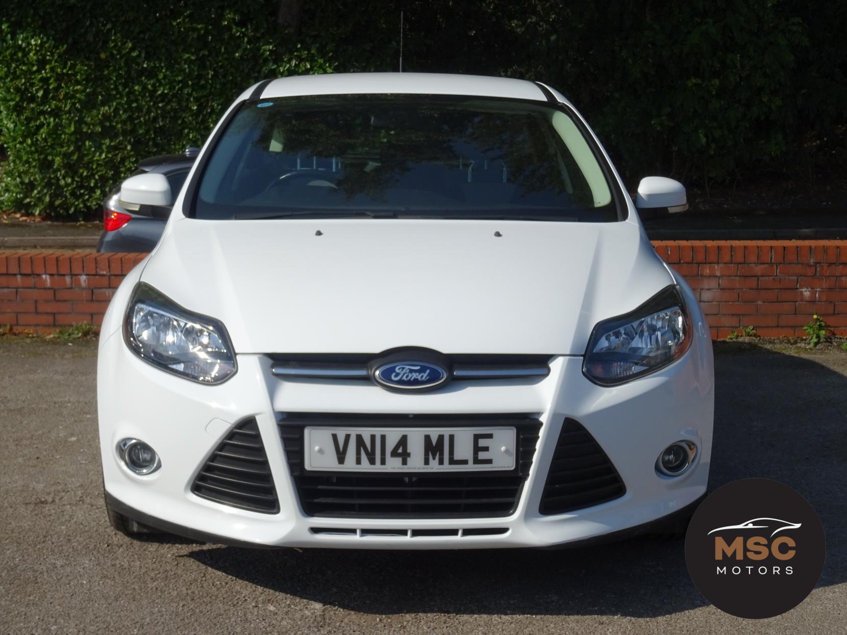 Ford Focus 1.0T EcoBoost Zetec Navigator Hatchback 5dr Petrol Manual Euro 5 (s/s) (125 ps)