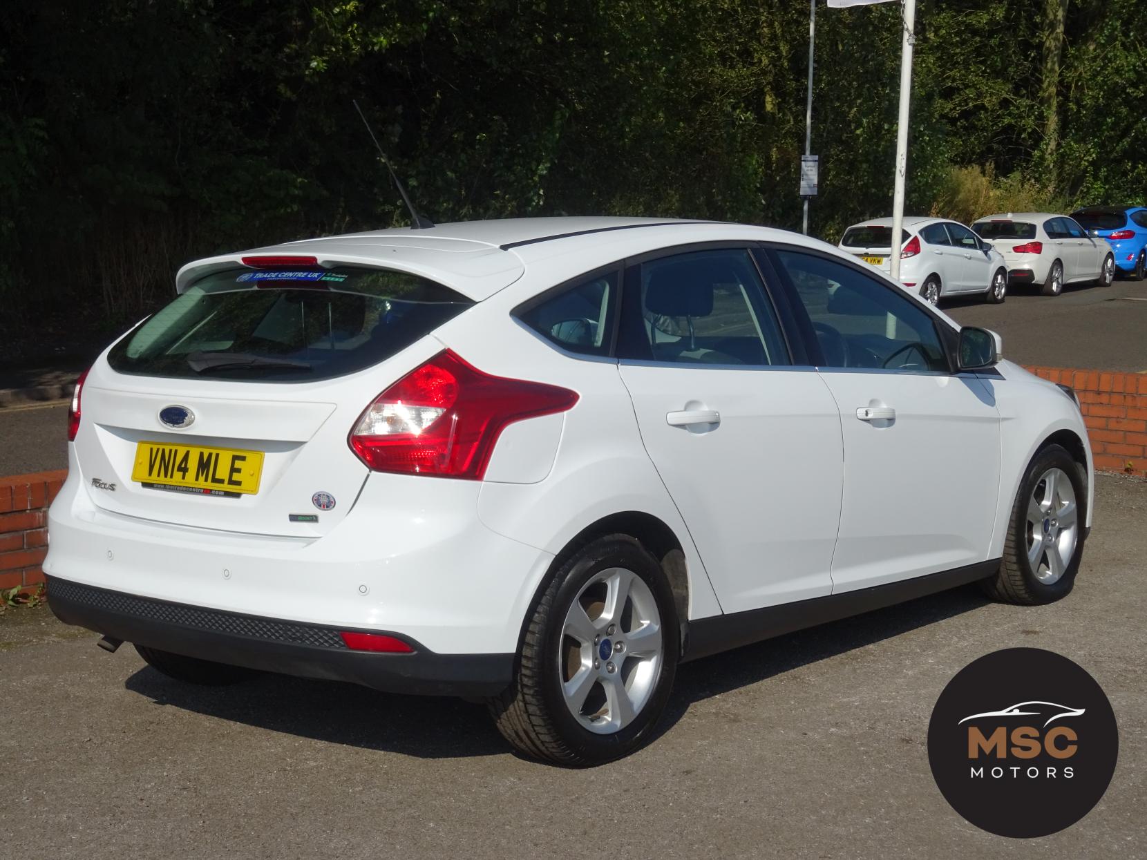 Ford Focus 1.0T EcoBoost Zetec Navigator Hatchback 5dr Petrol Manual Euro 5 (s/s) (125 ps)