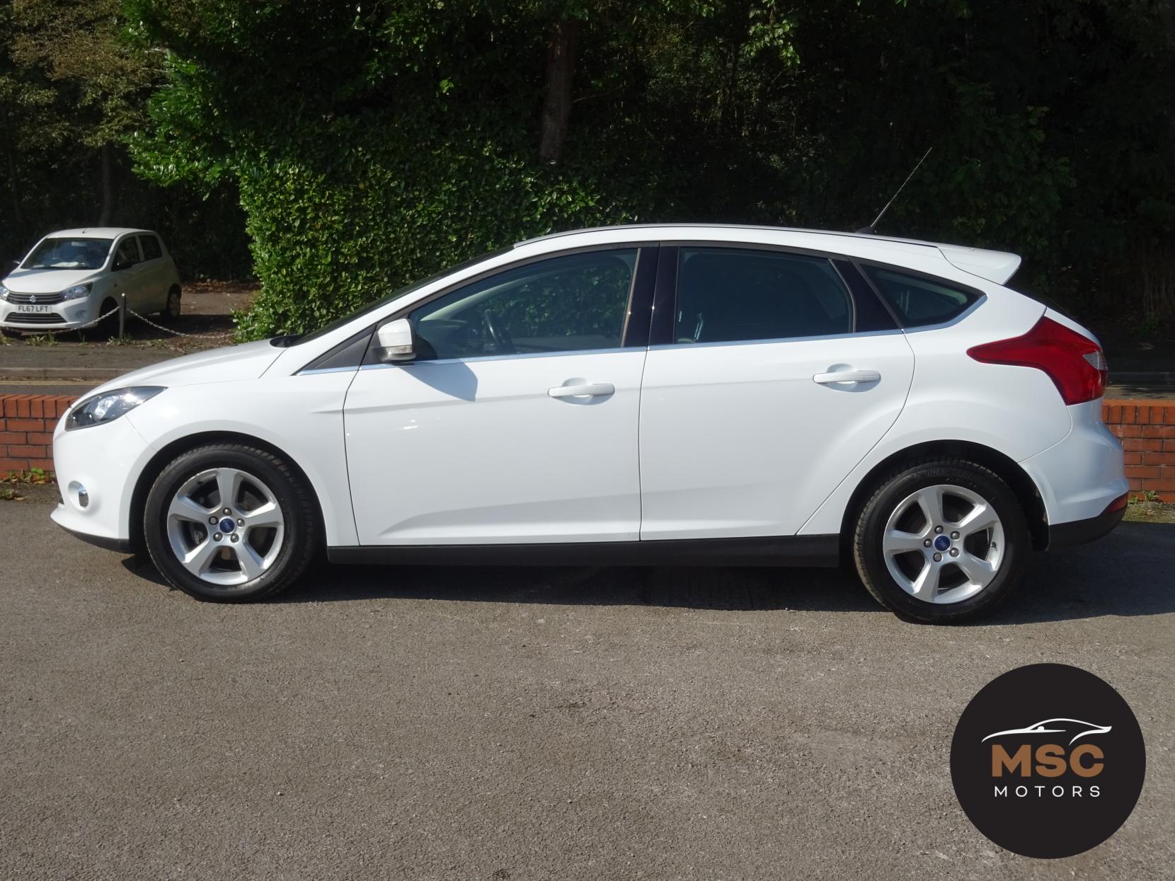 Ford Focus 1.0T EcoBoost Zetec Navigator Hatchback 5dr Petrol Manual Euro 5 (s/s) (125 ps)