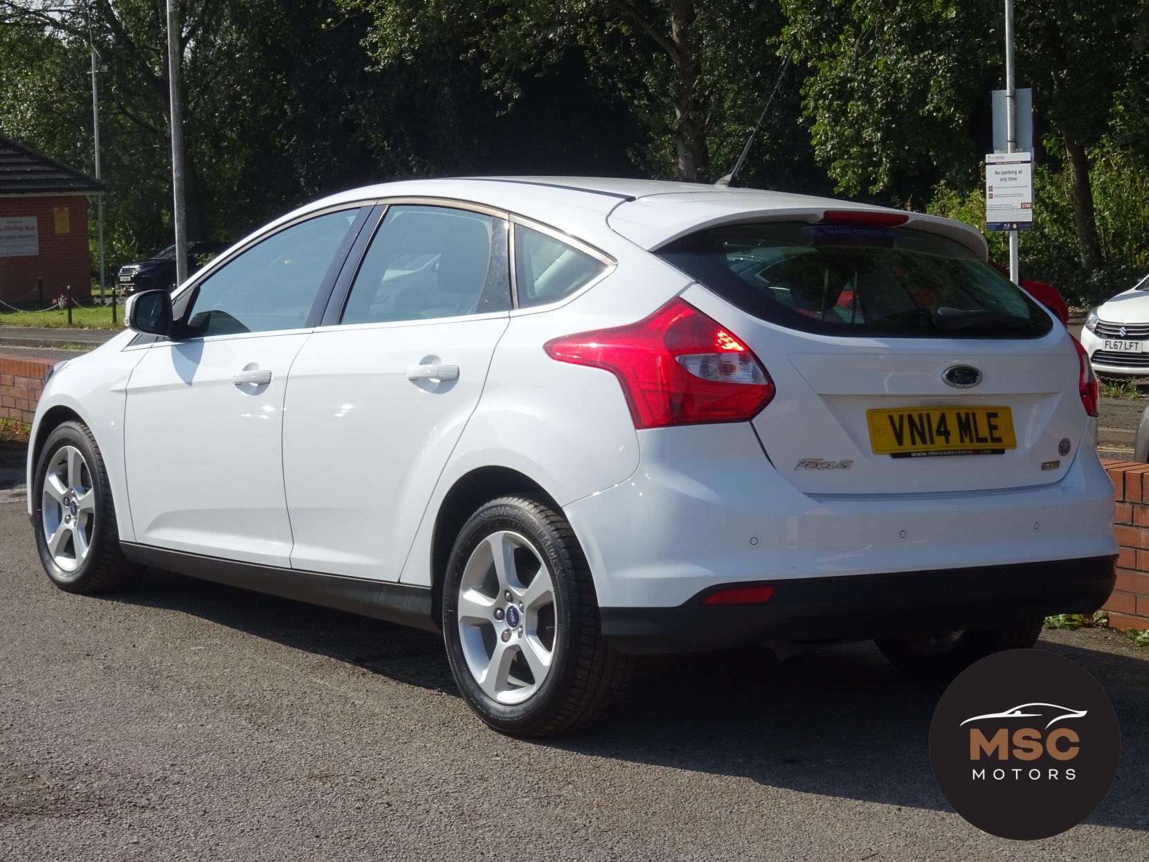 Ford Focus 1.0T EcoBoost Zetec Navigator Hatchback 5dr Petrol Manual Euro 5 (s/s) (125 ps)