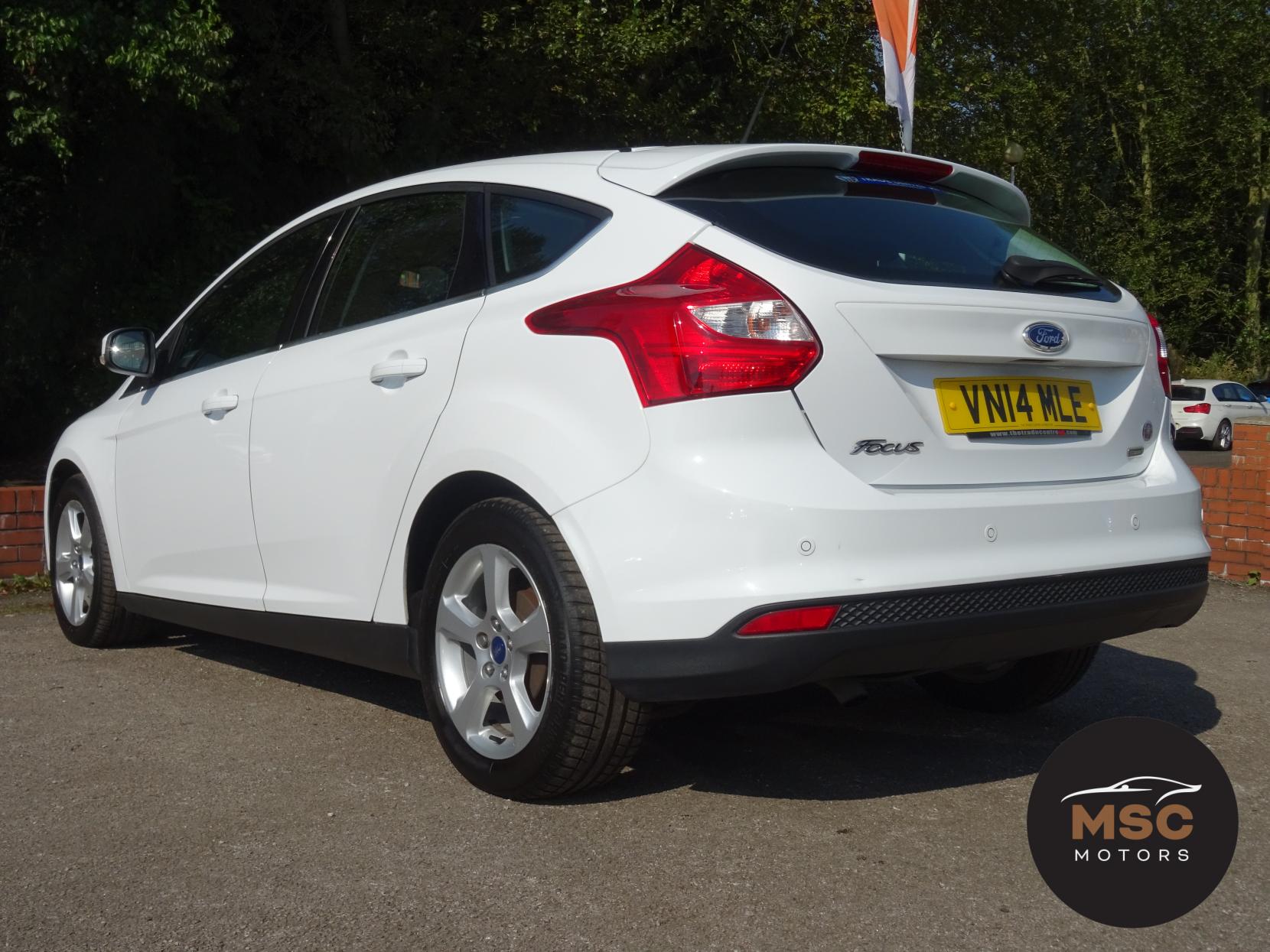 Ford Focus 1.0T EcoBoost Zetec Navigator Hatchback 5dr Petrol Manual Euro 5 (s/s) (125 ps)