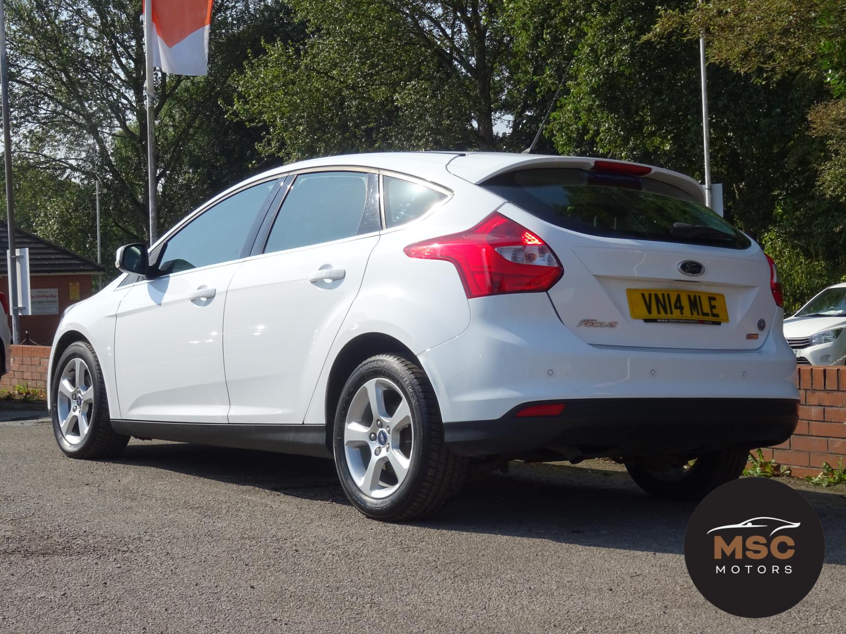 Ford Focus 1.0T EcoBoost Zetec Navigator Hatchback 5dr Petrol Manual Euro 5 (s/s) (125 ps)