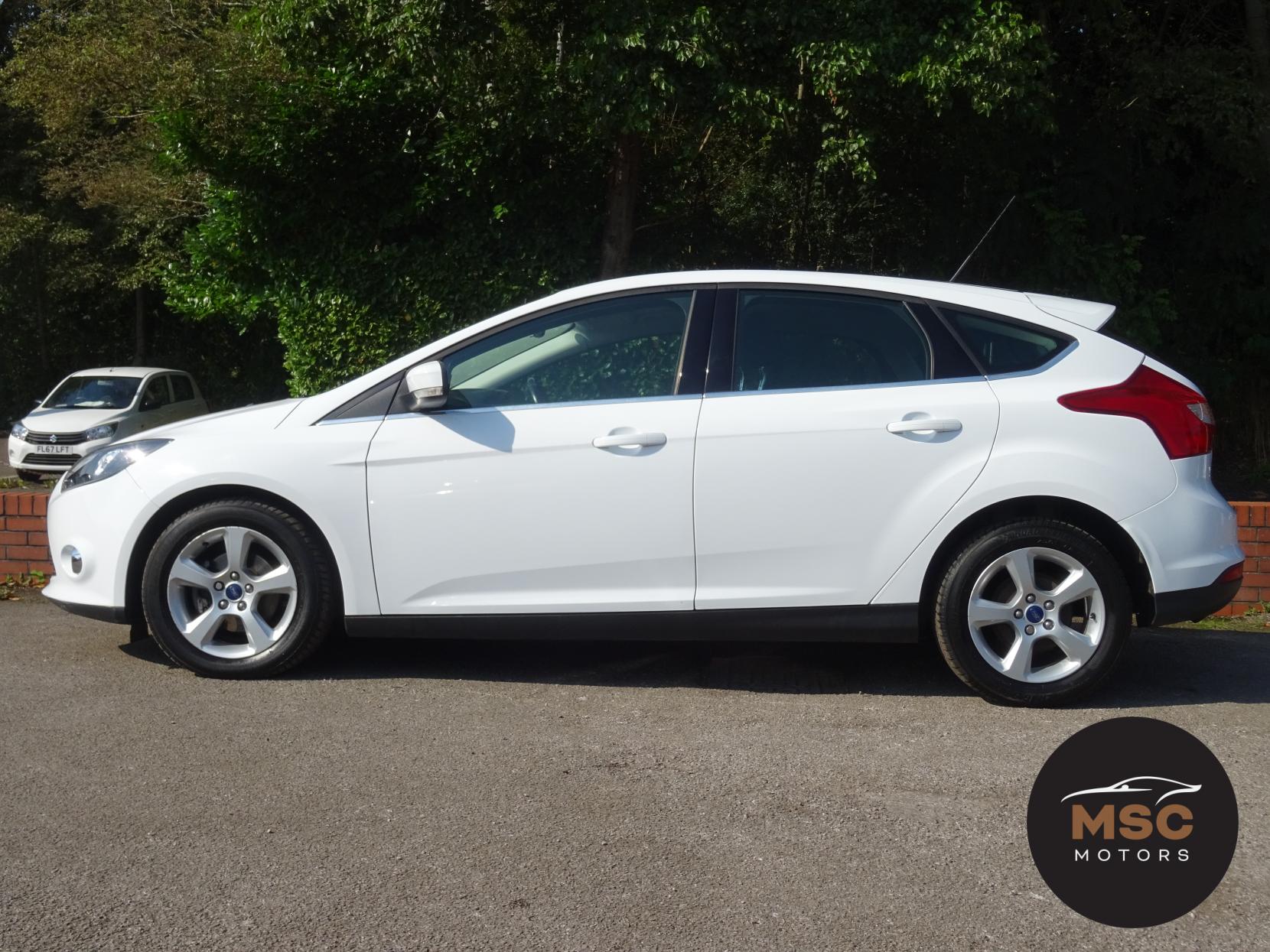 Ford Focus 1.0T EcoBoost Zetec Navigator Hatchback 5dr Petrol Manual Euro 5 (s/s) (125 ps)