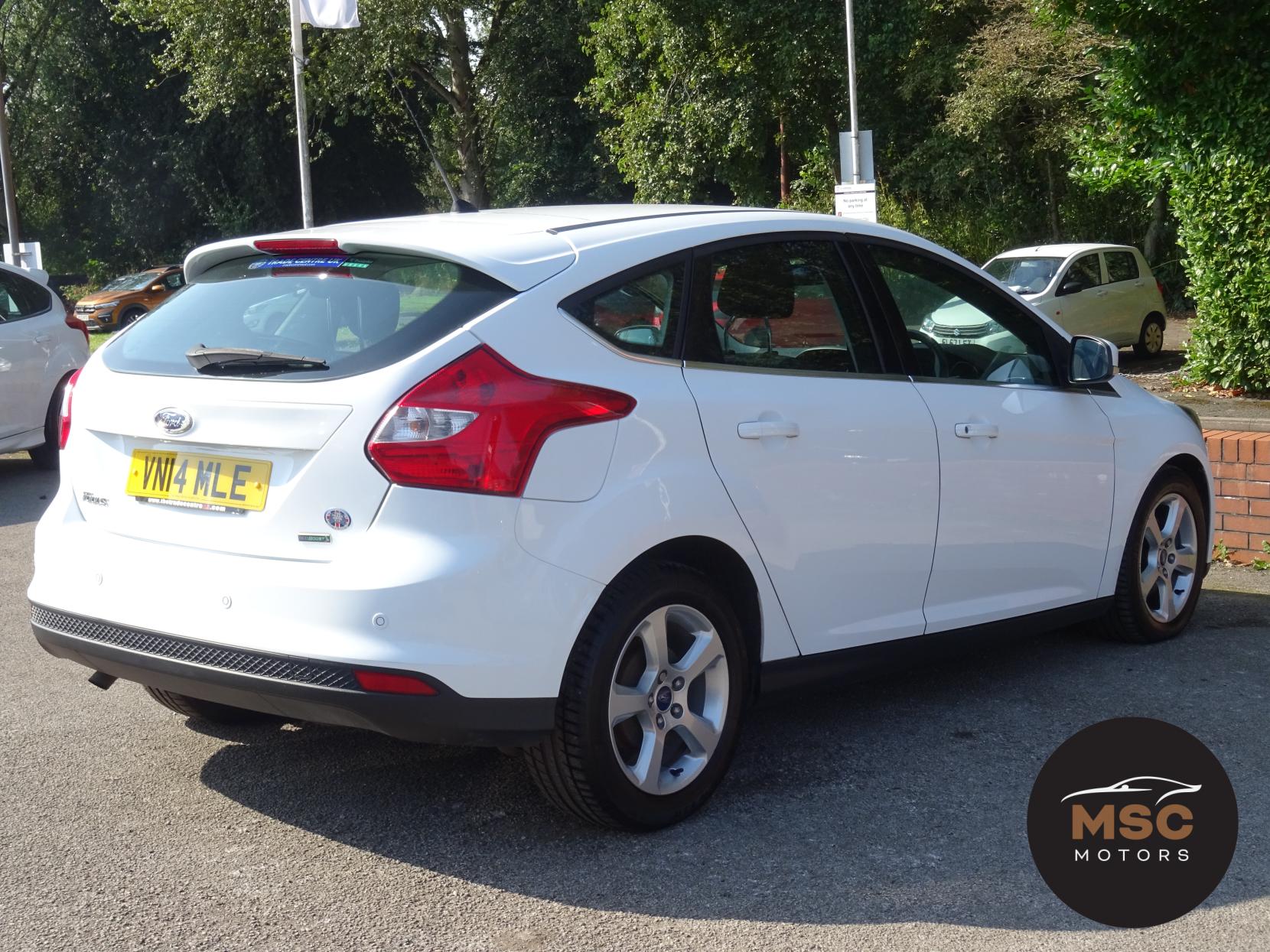 Ford Focus 1.0T EcoBoost Zetec Navigator Hatchback 5dr Petrol Manual Euro 5 (s/s) (125 ps)