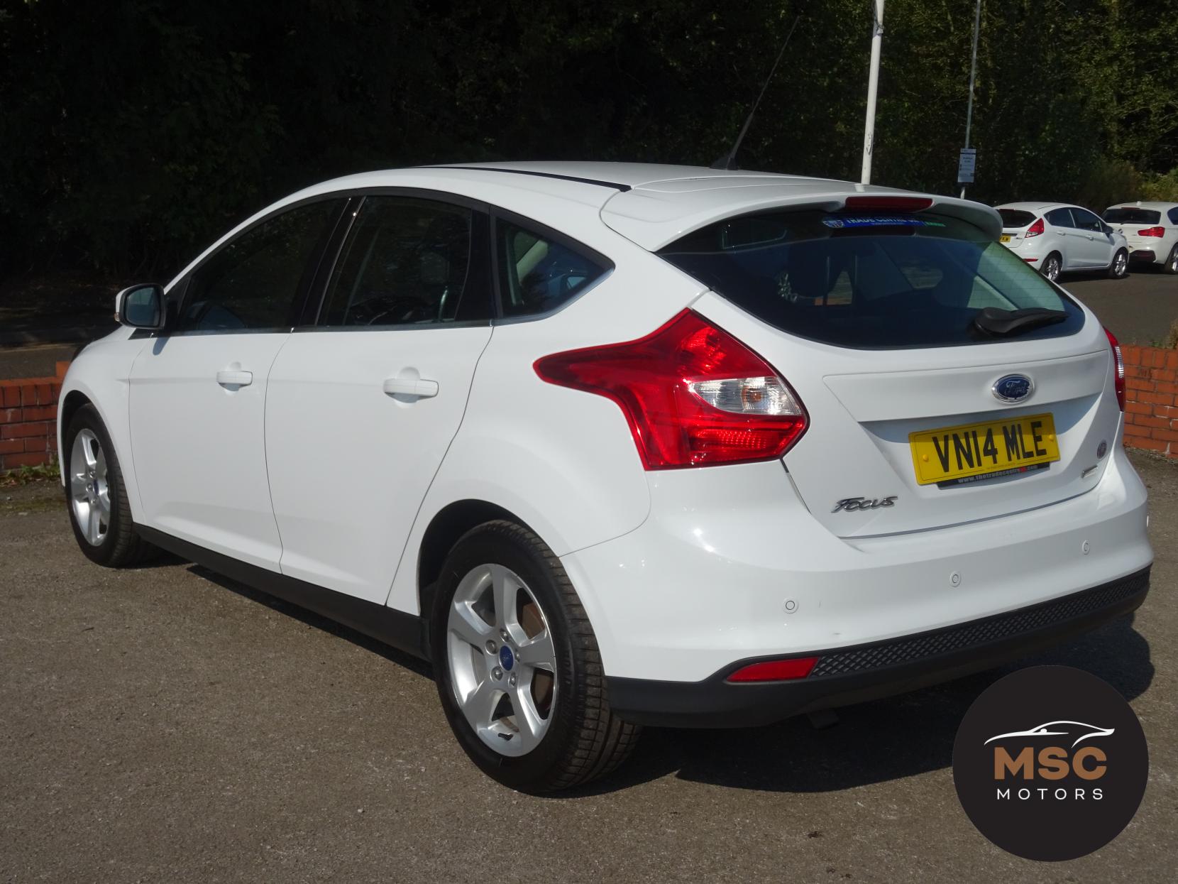 Ford Focus 1.0T EcoBoost Zetec Navigator Hatchback 5dr Petrol Manual Euro 5 (s/s) (125 ps)