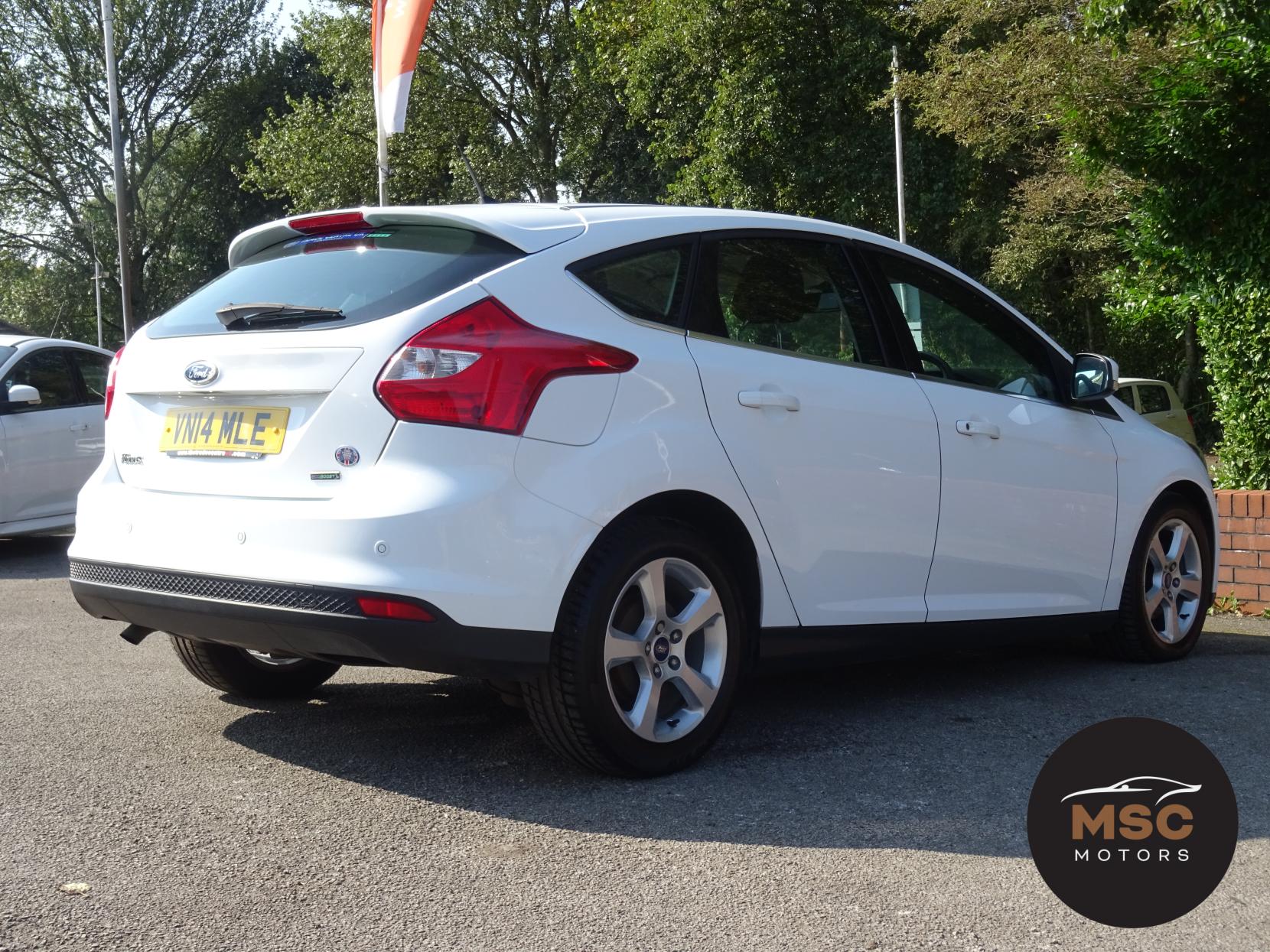 Ford Focus 1.0T EcoBoost Zetec Navigator Hatchback 5dr Petrol Manual Euro 5 (s/s) (125 ps)