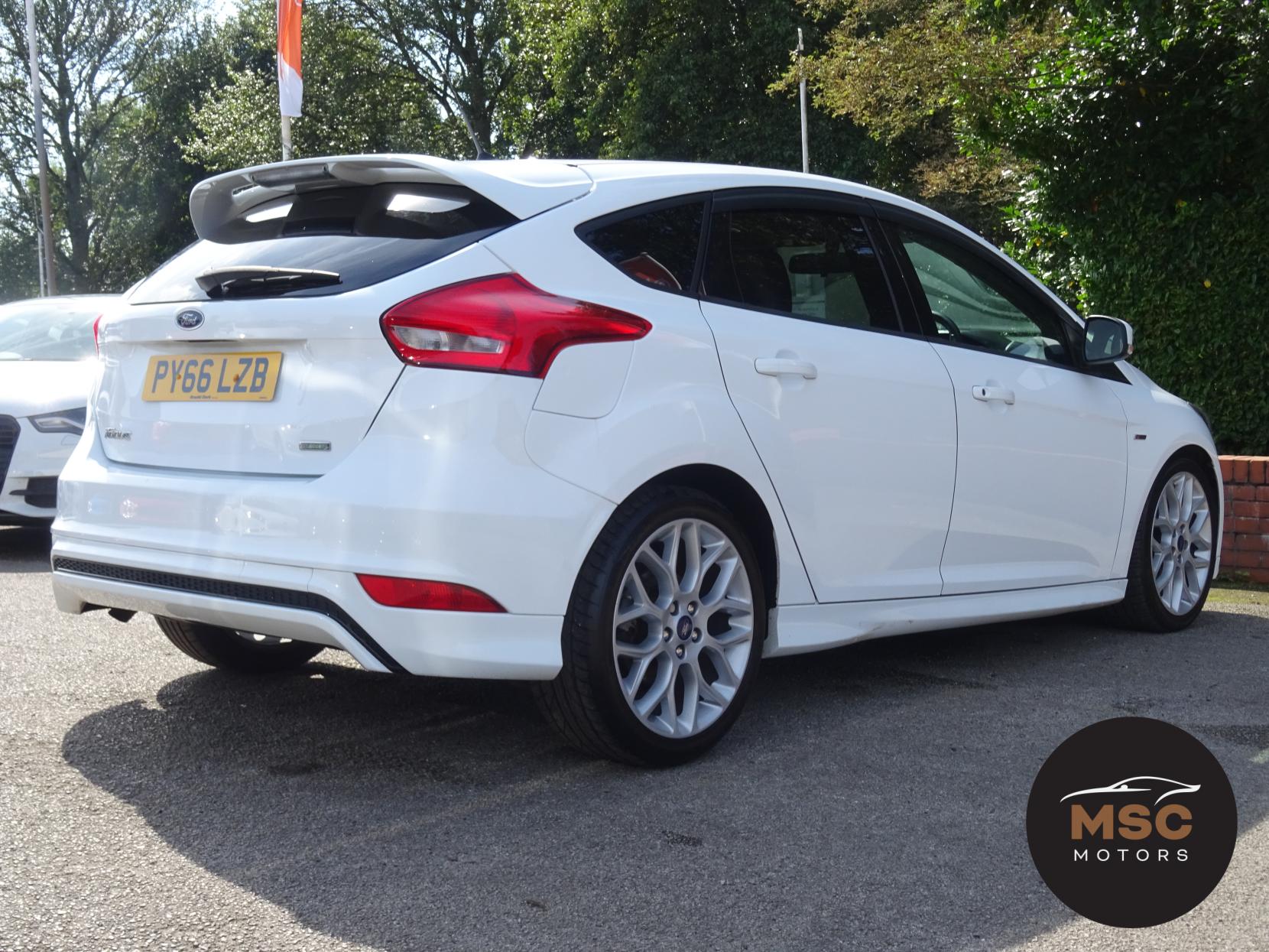 Ford Focus 1.0T EcoBoost ST-Line Hatchback 5dr Petrol Manual Euro 6 (s/s) (125 ps)