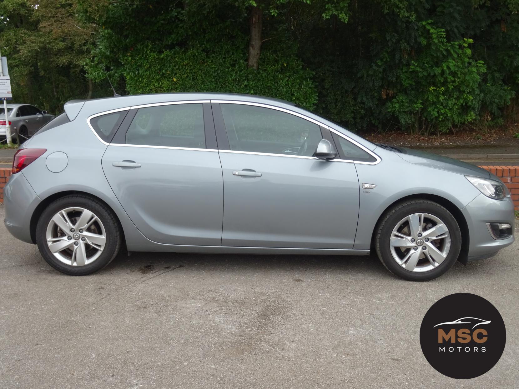 Vauxhall Astra 2.0 CDTi SRi Hatchback 5dr Diesel Auto Euro 5 (165 ps)