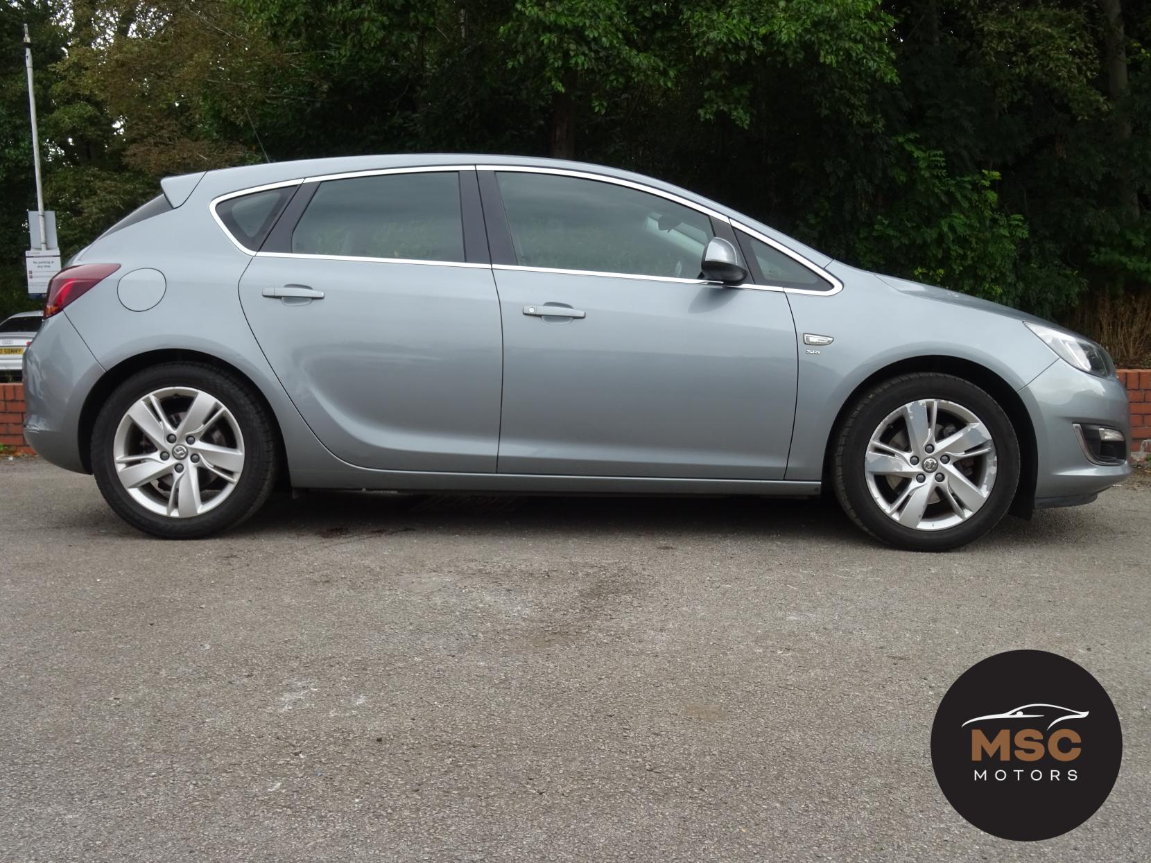 Vauxhall Astra 2.0 CDTi SRi Hatchback 5dr Diesel Auto Euro 5 (165 ps)