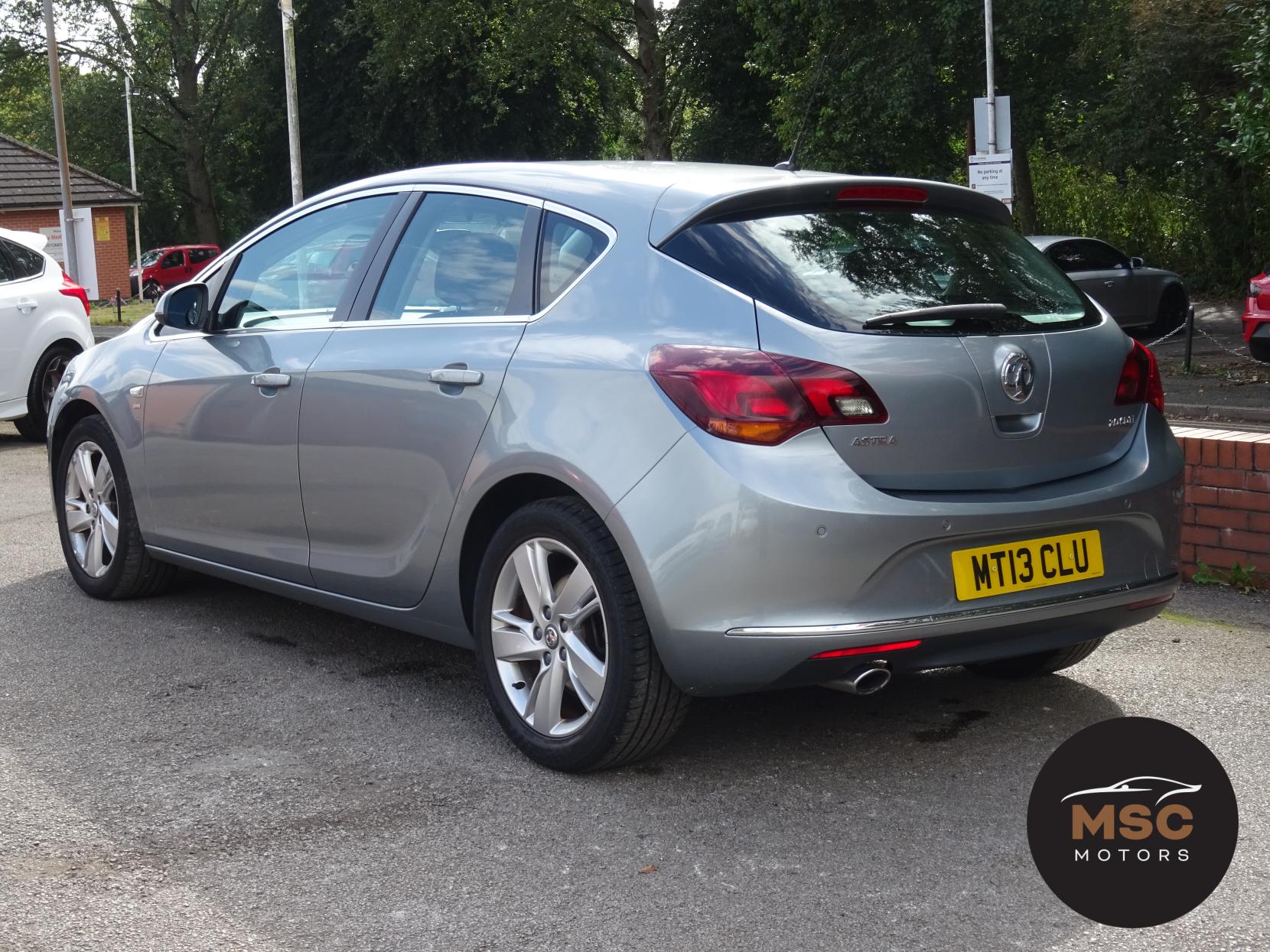 Vauxhall Astra 2.0 CDTi SRi Hatchback 5dr Diesel Auto Euro 5 (165 ps)