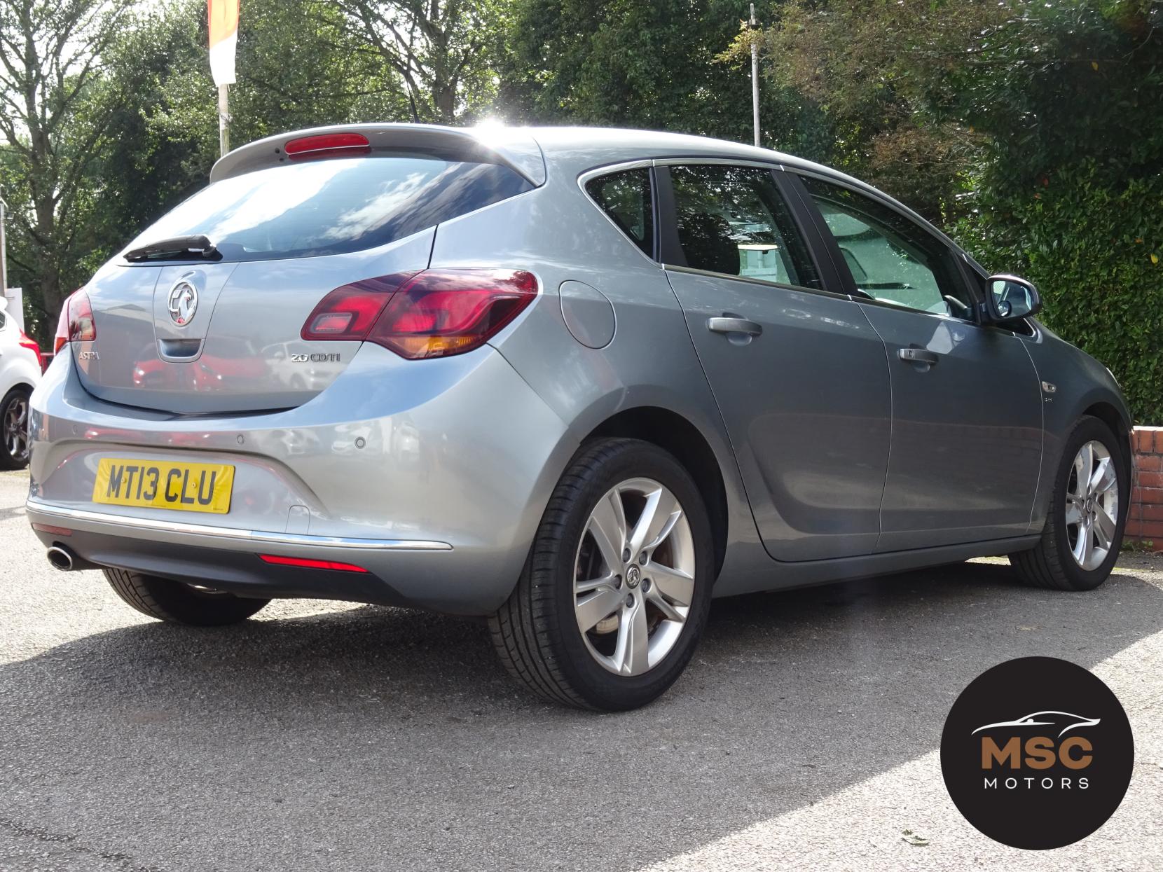 Vauxhall Astra 2.0 CDTi SRi Hatchback 5dr Diesel Auto Euro 5 (165 ps)