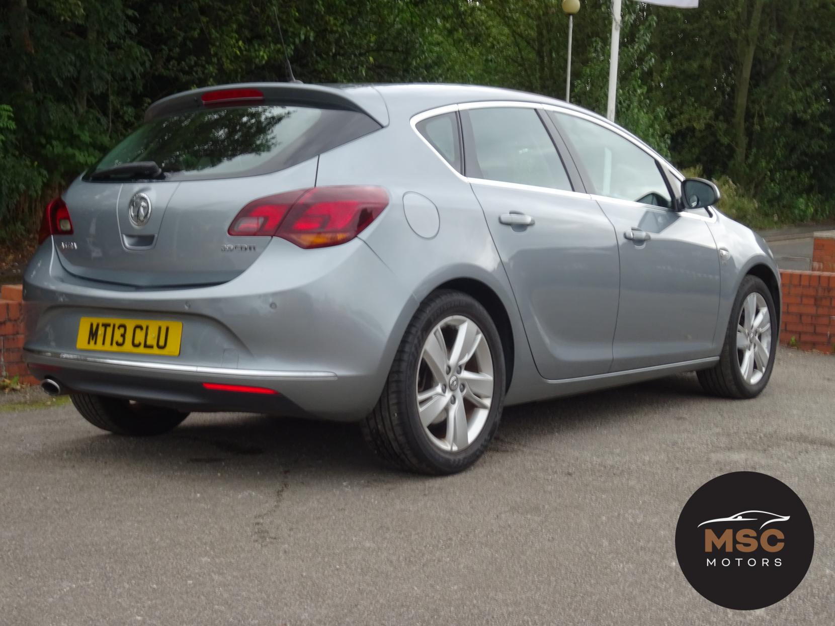 Vauxhall Astra 2.0 CDTi SRi Hatchback 5dr Diesel Auto Euro 5 (165 ps)