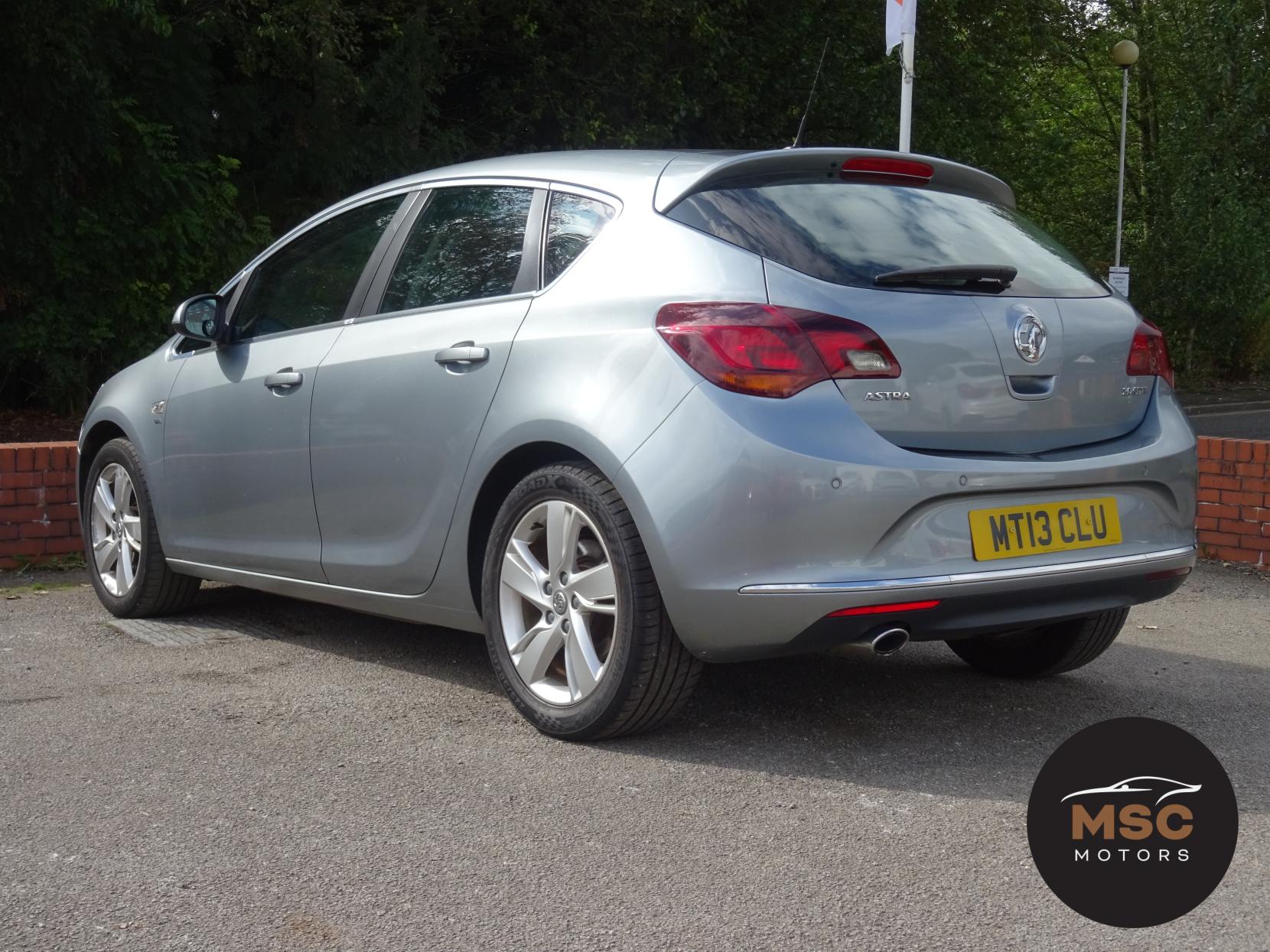 Vauxhall Astra 2.0 CDTi SRi Hatchback 5dr Diesel Auto Euro 5 (165 ps)