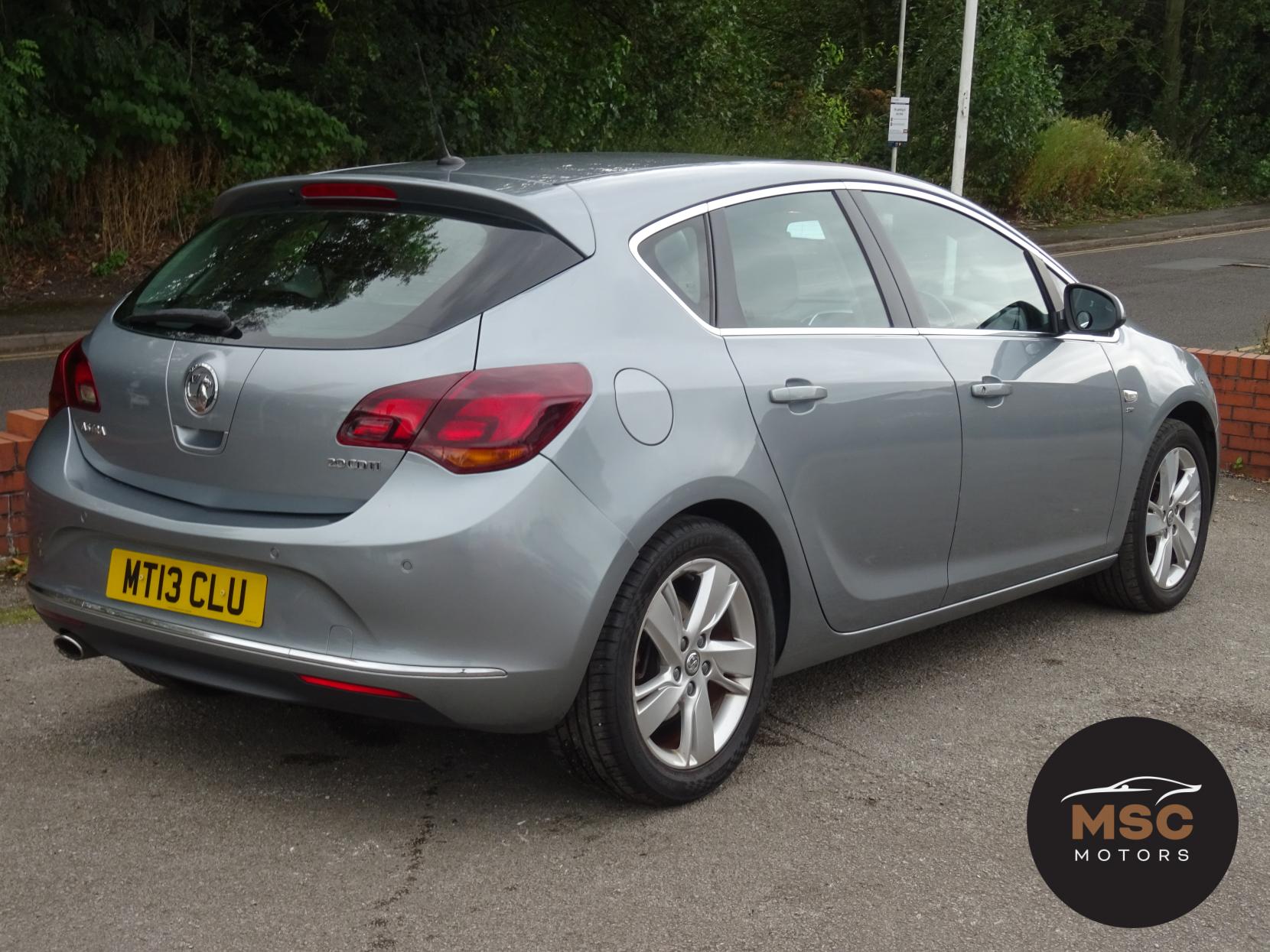 Vauxhall Astra 2.0 CDTi SRi Hatchback 5dr Diesel Auto Euro 5 (165 ps)