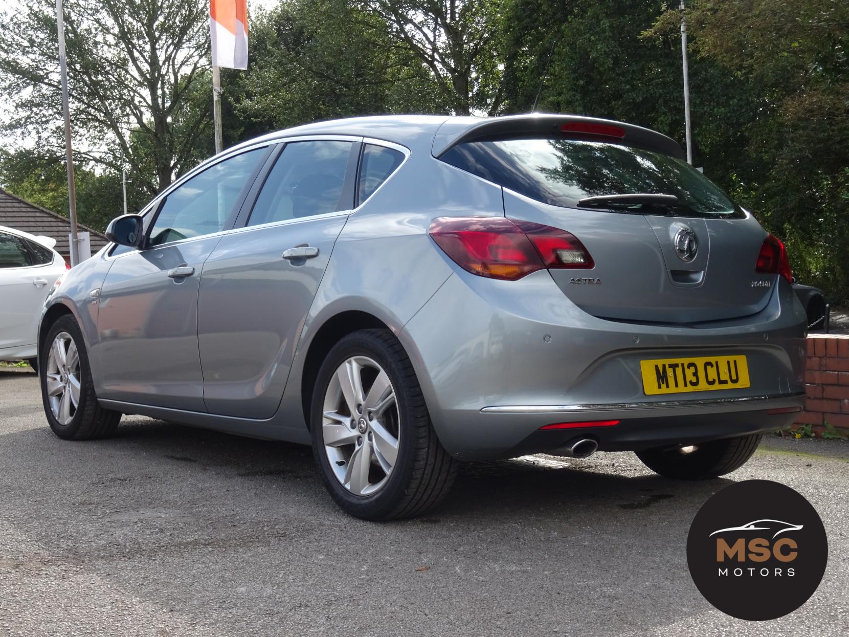 Vauxhall Astra 2.0 CDTi SRi Hatchback 5dr Diesel Auto Euro 5 (165 ps)