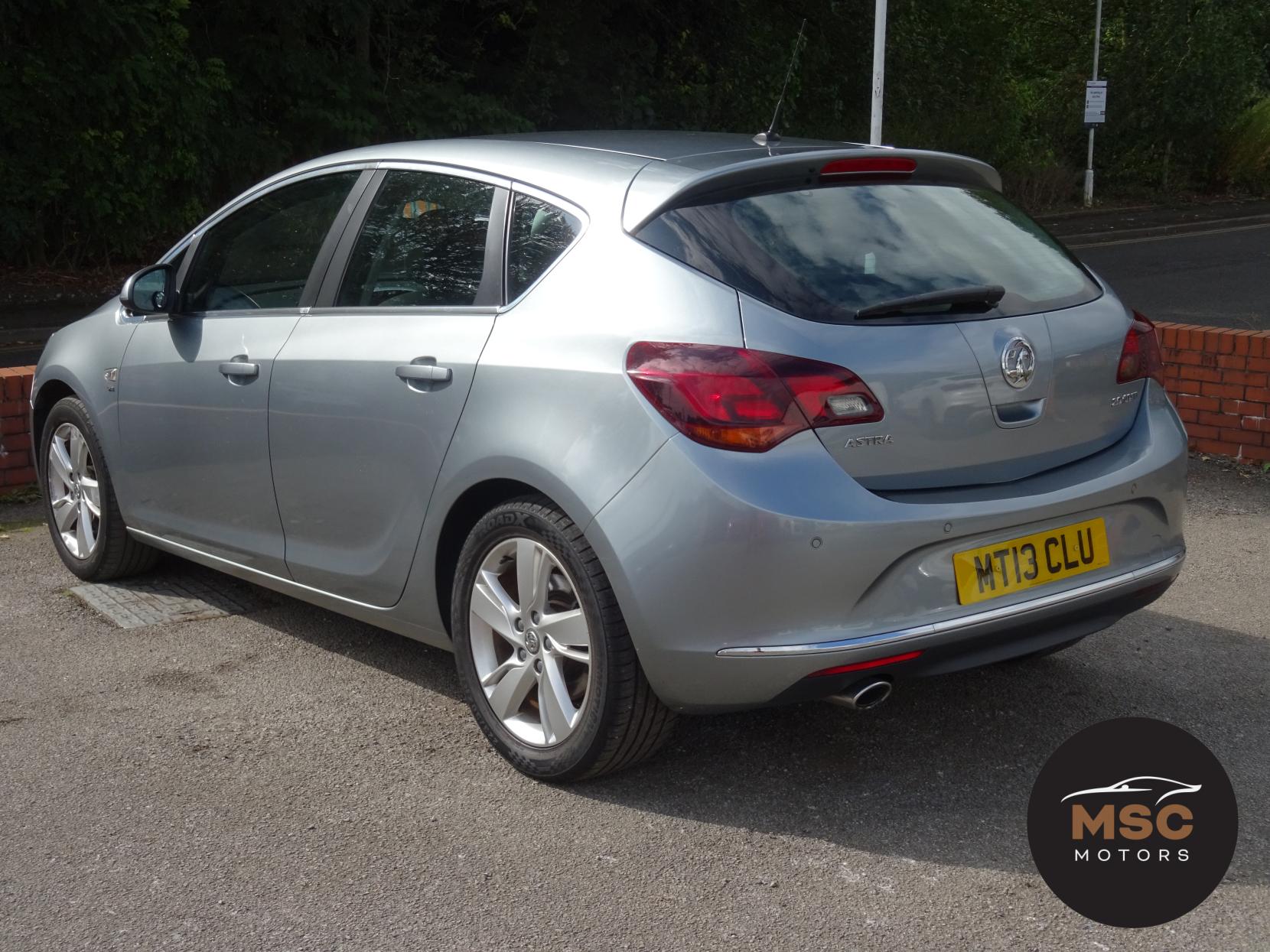 Vauxhall Astra 2.0 CDTi SRi Hatchback 5dr Diesel Auto Euro 5 (165 ps)