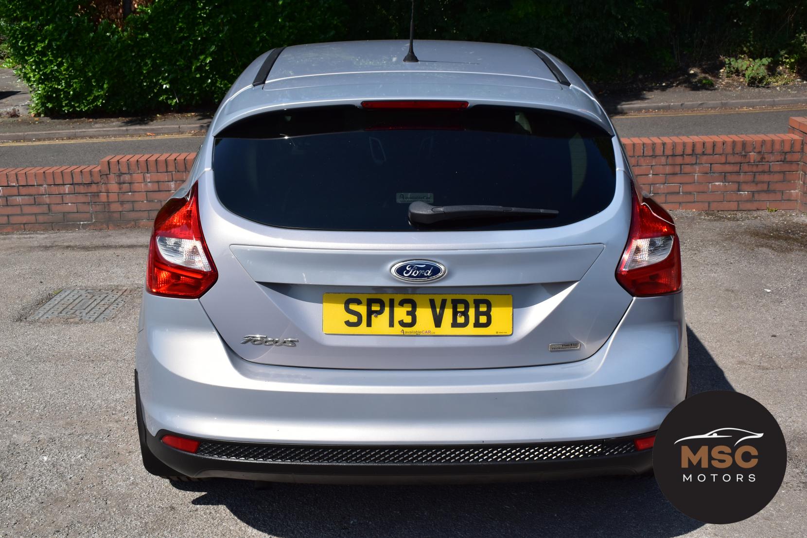 Ford Focus 1.0T EcoBoost Zetec Hatchback 5dr Petrol Manual Euro 5 (s/s) (100 ps)