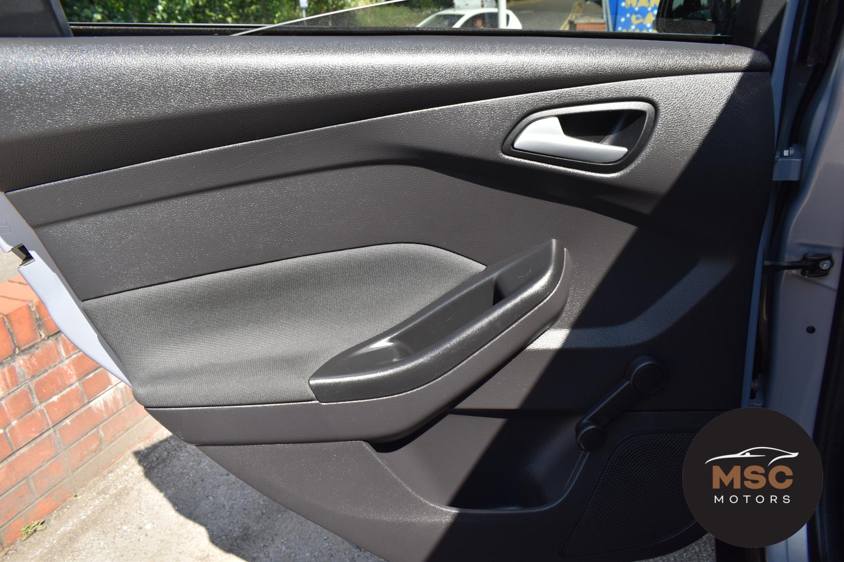 Ford Focus 1.0T EcoBoost Zetec Hatchback 5dr Petrol Manual Euro 5 (s/s) (100 ps)