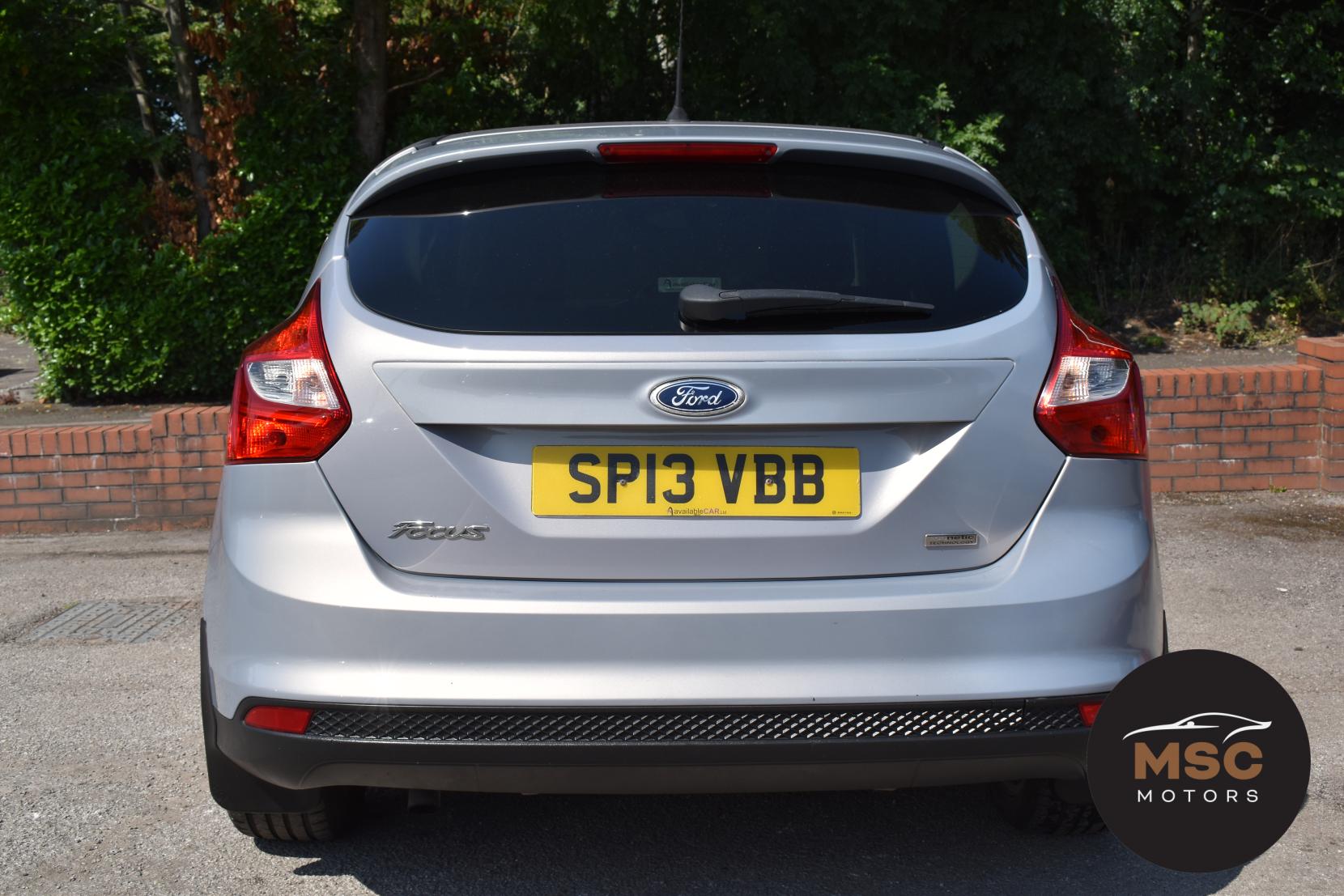 Ford Focus 1.0T EcoBoost Zetec Hatchback 5dr Petrol Manual Euro 5 (s/s) (100 ps)